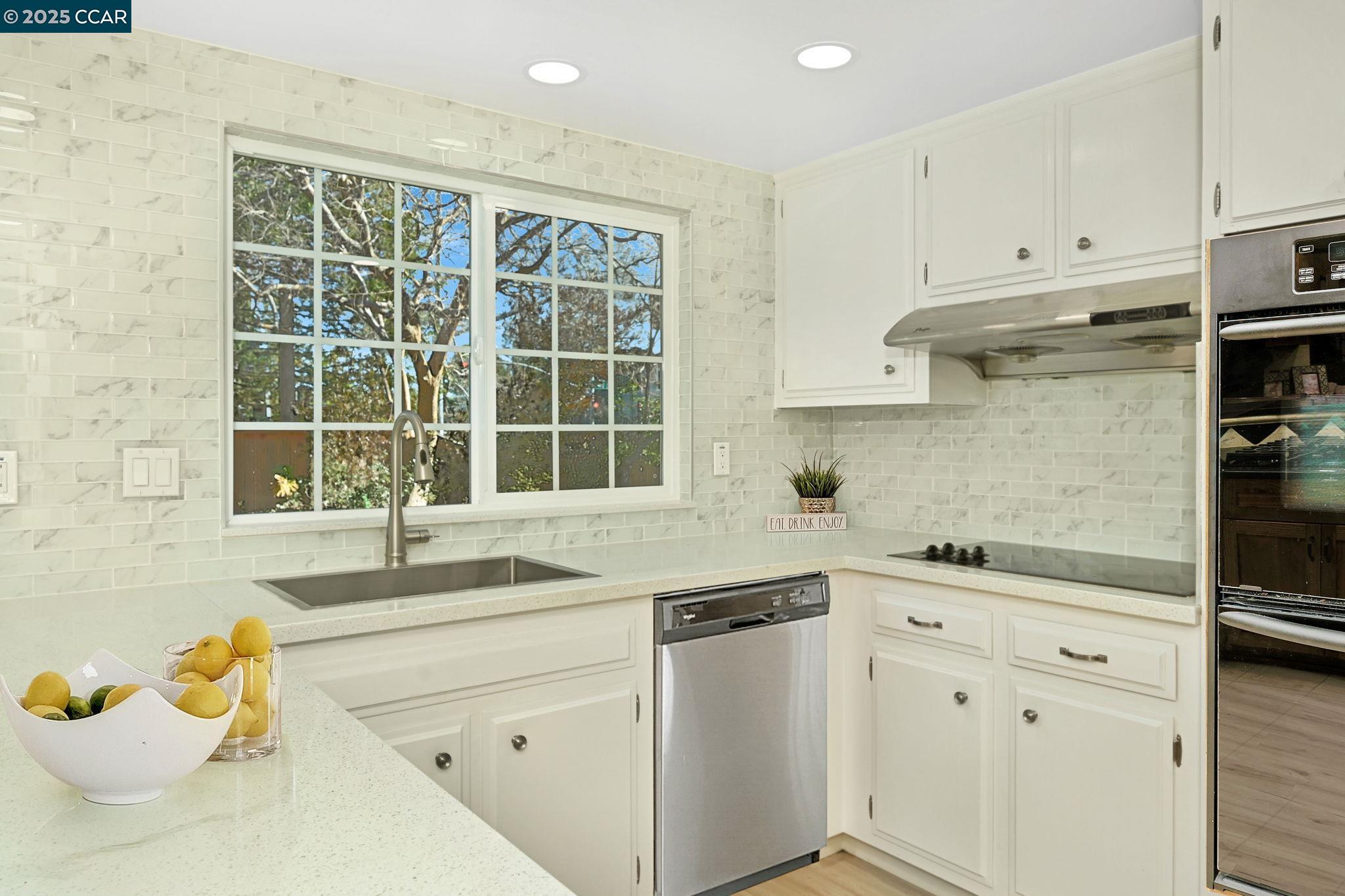 Detail Gallery Image 11 of 36 For 1181 Sunlight Circle, Concord,  CA 94518 - 4 Beds | 3 Baths