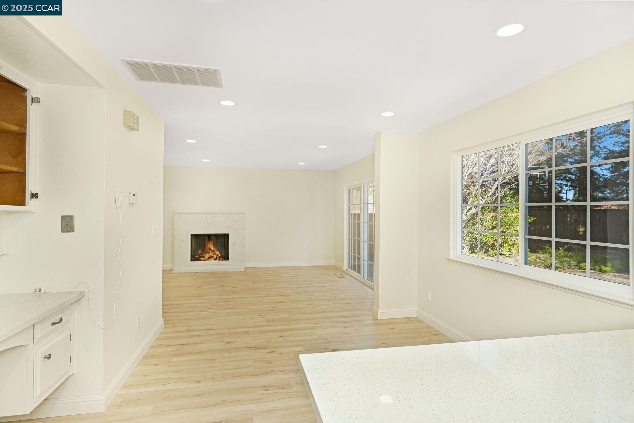 Detail Gallery Image 13 of 36 For 1181 Sunlight Circle, Concord,  CA 94518 - 4 Beds | 3 Baths