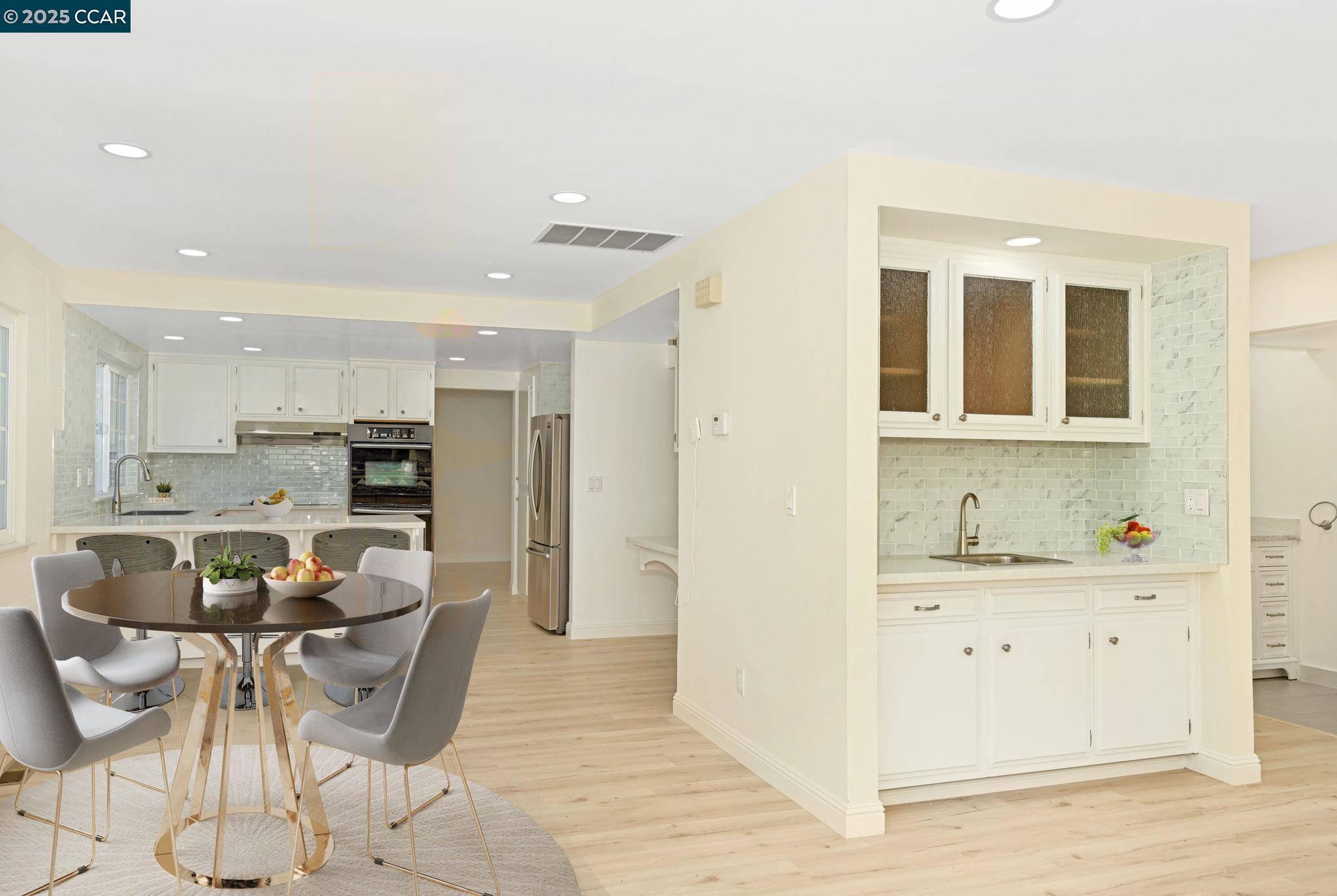 Detail Gallery Image 14 of 36 For 1181 Sunlight Circle, Concord,  CA 94518 - 4 Beds | 3 Baths
