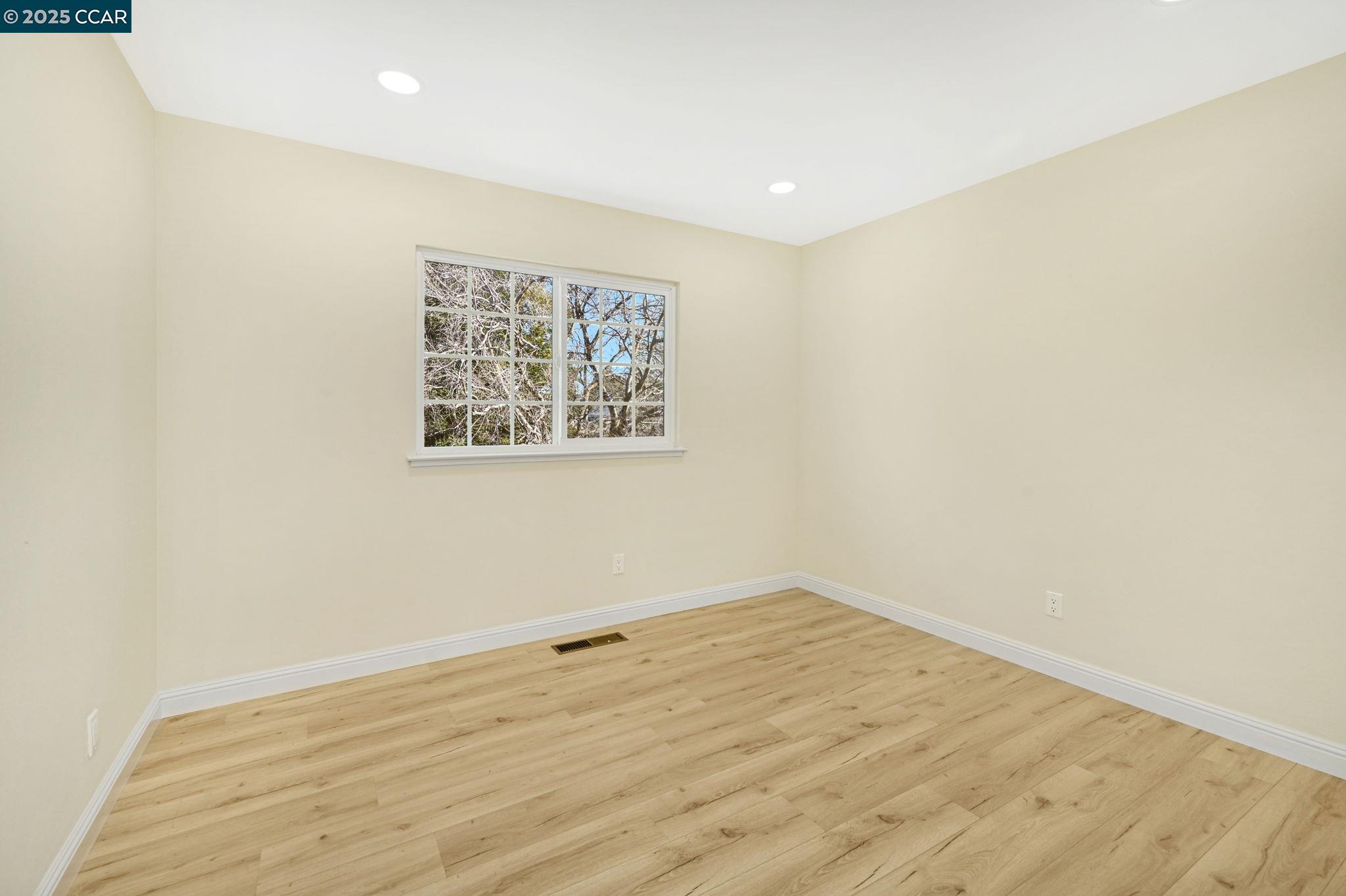 Detail Gallery Image 21 of 36 For 1181 Sunlight Circle, Concord,  CA 94518 - 4 Beds | 3 Baths