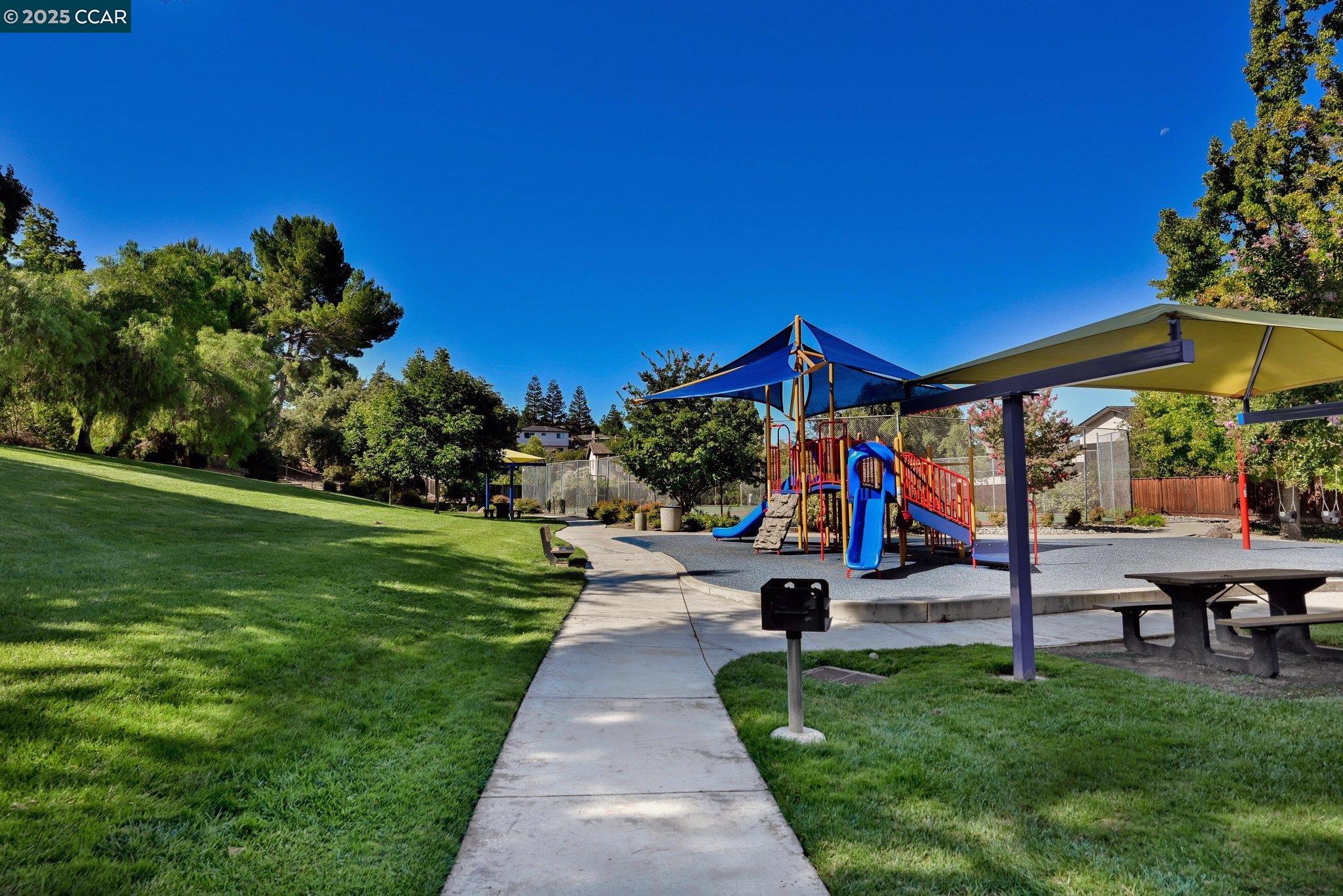 Detail Gallery Image 33 of 36 For 1181 Sunlight Circle, Concord,  CA 94518 - 4 Beds | 3 Baths
