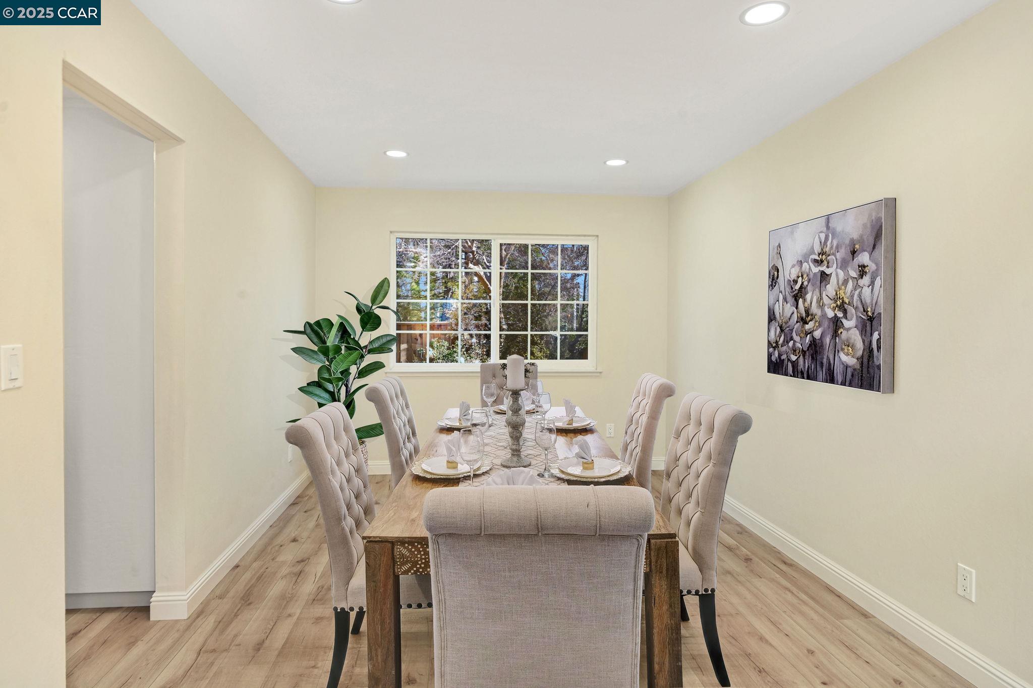 Detail Gallery Image 8 of 36 For 1181 Sunlight Circle, Concord,  CA 94518 - 4 Beds | 3 Baths