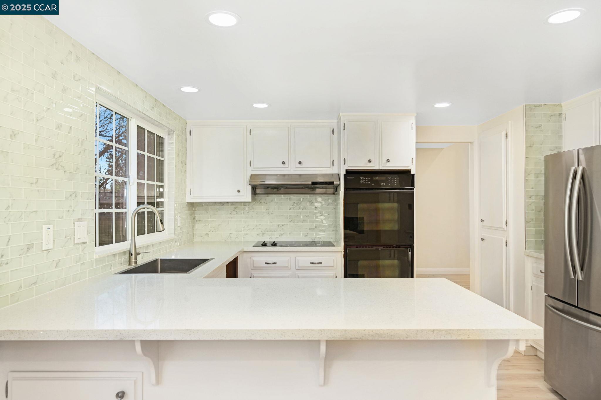 Detail Gallery Image 10 of 36 For 1181 Sunlight Circle, Concord,  CA 94518 - 4 Beds | 3 Baths