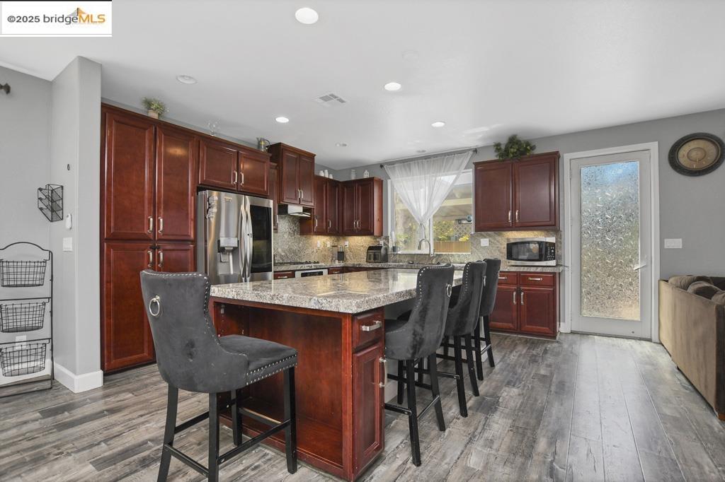 Detail Gallery Image 10 of 40 For 25 Solitude Ct, Oakley,  CA 94561 - 4 Beds | 2/1 Baths