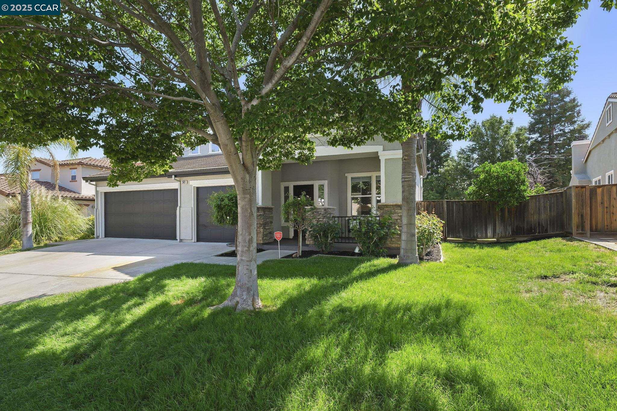 Detail Gallery Image 2 of 28 For 2621 Carson Way, Antioch,  CA 94531 - 5 Beds | 3 Baths
