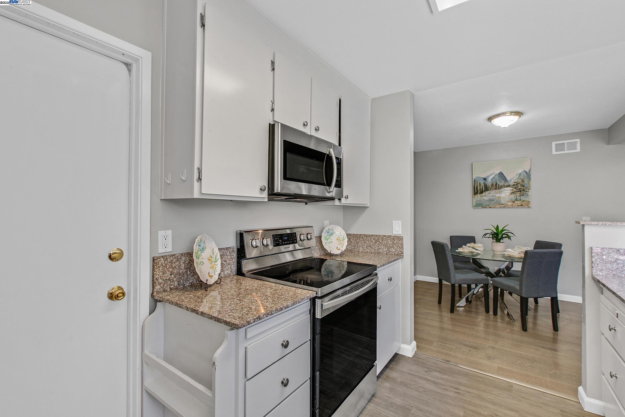 Detail Gallery Image 11 of 29 For 1328 Star Bush Ln, San Jose,  CA 95118 - 3 Beds | 2 Baths