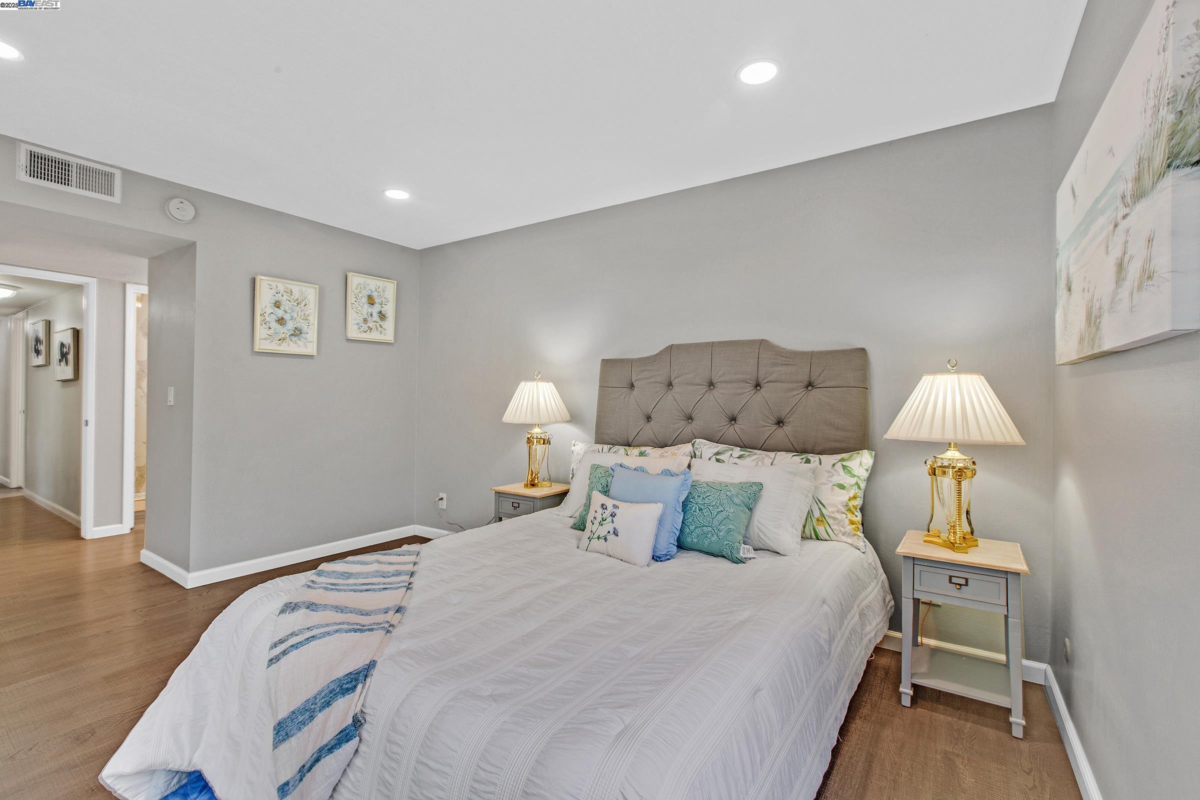 Detail Gallery Image 13 of 29 For 1328 Star Bush Ln, San Jose,  CA 95118 - 3 Beds | 2 Baths