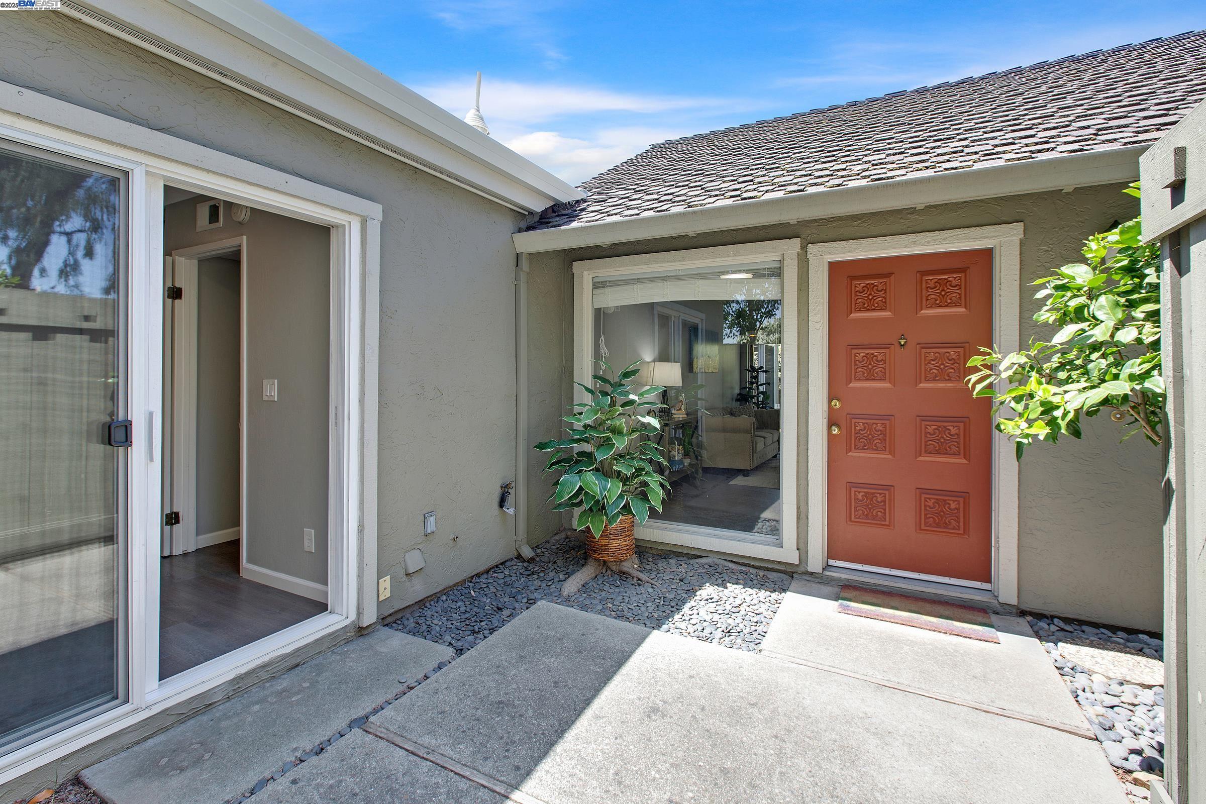 Detail Gallery Image 3 of 29 For 1328 Star Bush Ln, San Jose,  CA 95118 - 3 Beds | 2 Baths