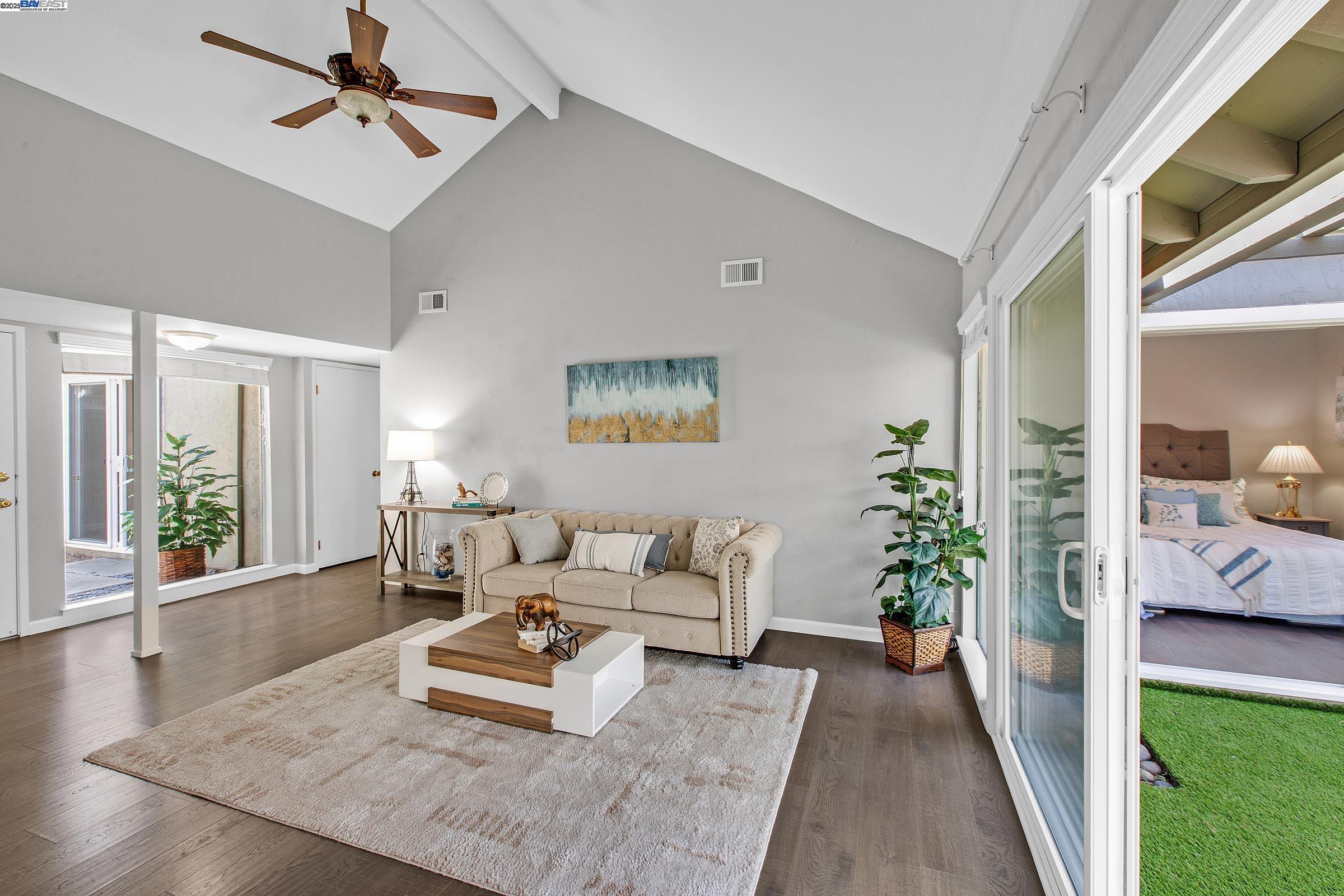 Detail Gallery Image 4 of 29 For 1328 Star Bush Ln, San Jose,  CA 95118 - 3 Beds | 2 Baths