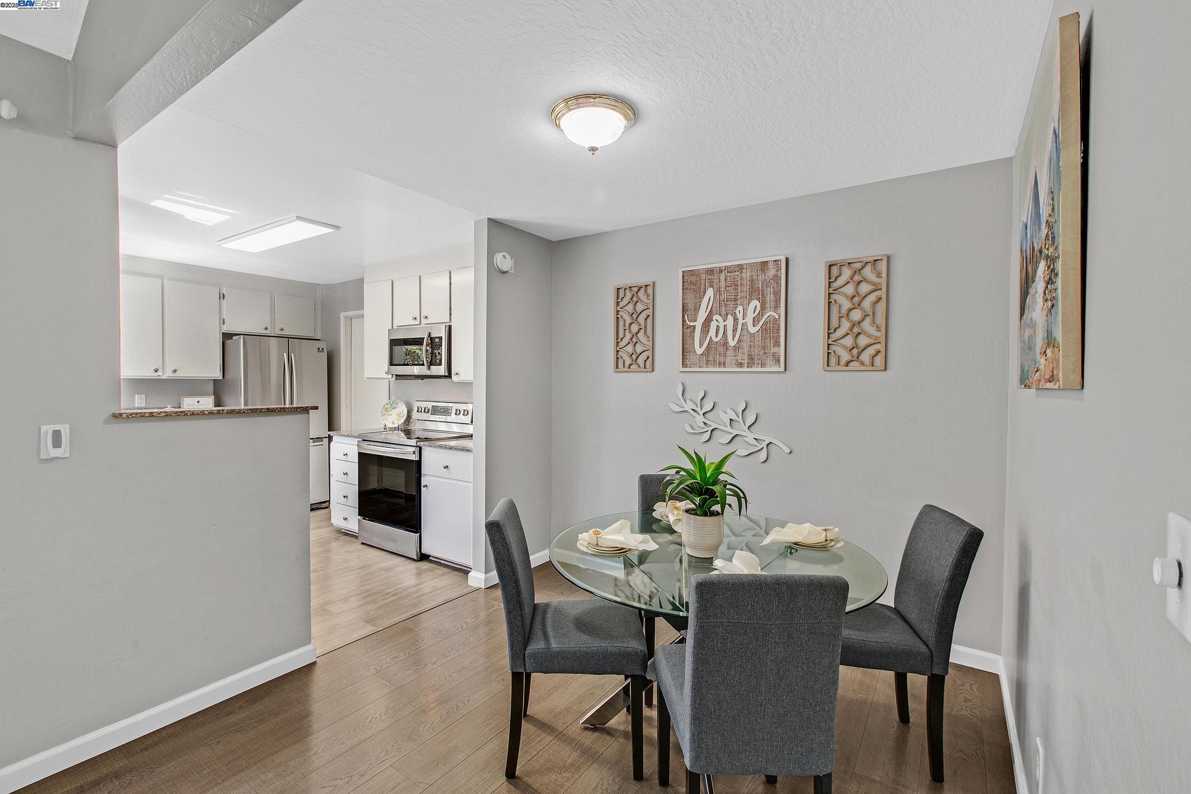 Detail Gallery Image 7 of 29 For 1328 Star Bush Ln, San Jose,  CA 95118 - 3 Beds | 2 Baths