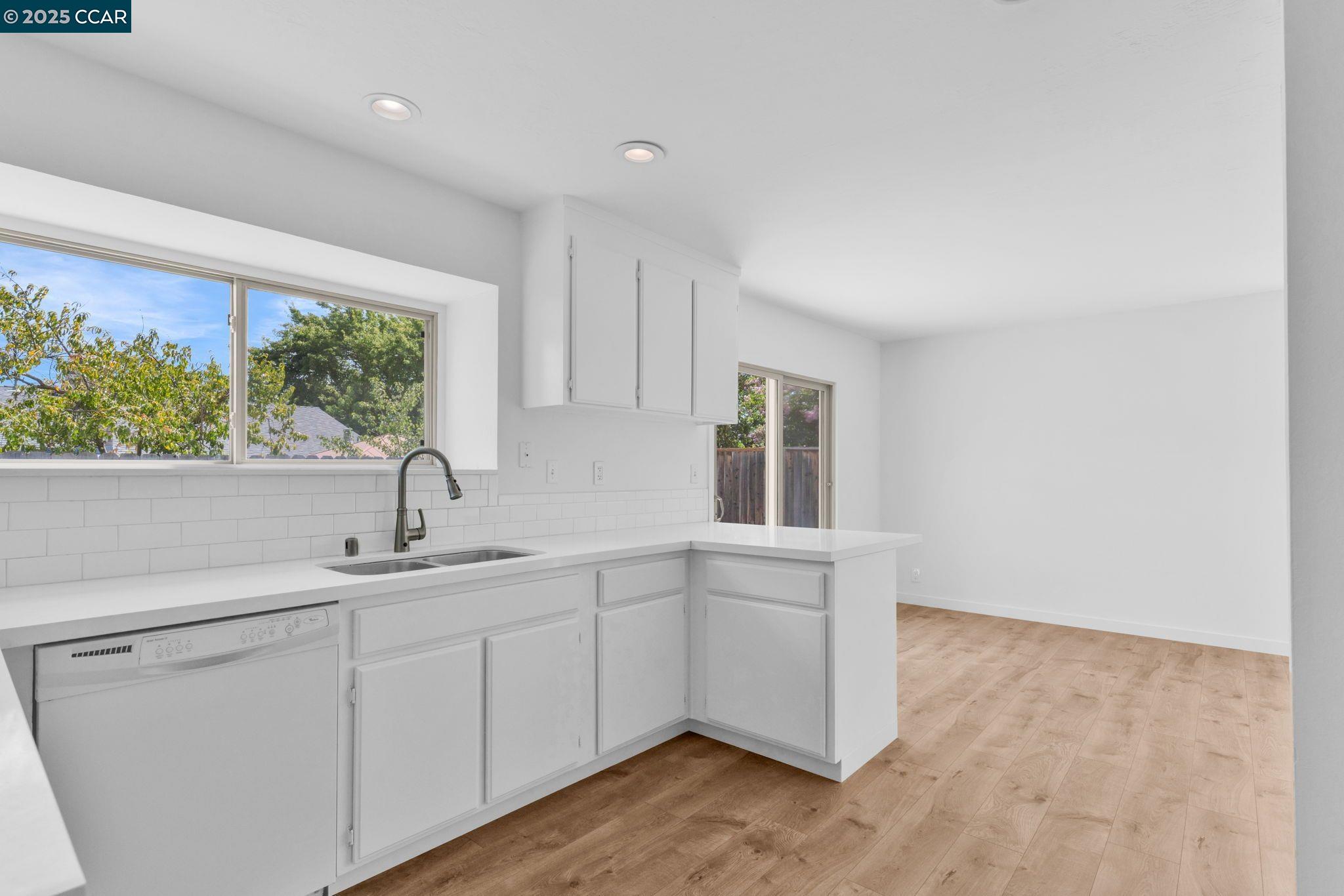 Detail Gallery Image 11 of 34 For 3240 De Anza Pl, San Ramon,  CA 94583 - 4 Beds | 2/1 Baths