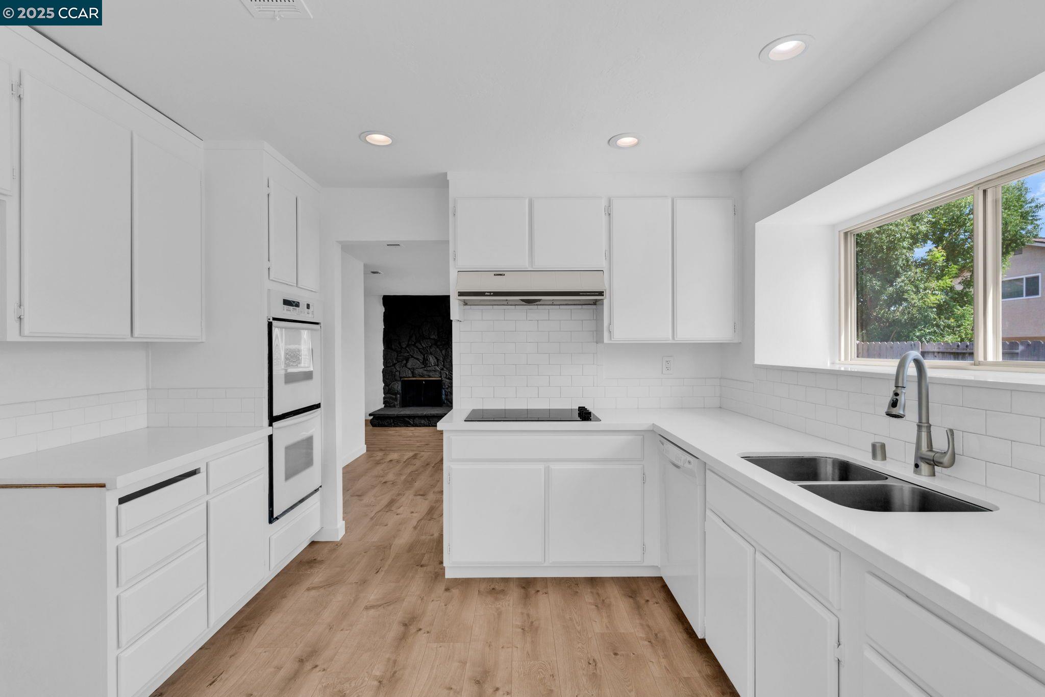 Detail Gallery Image 12 of 34 For 3240 De Anza Pl, San Ramon,  CA 94583 - 4 Beds | 2/1 Baths