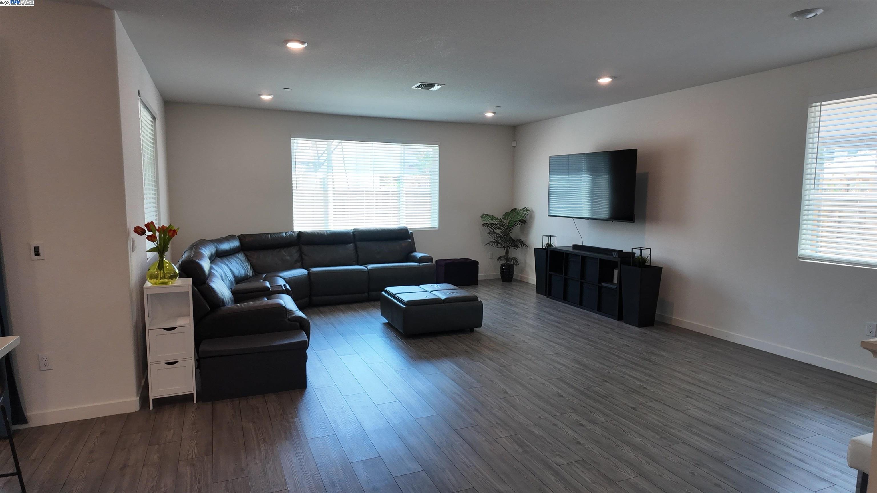 Detail Gallery Image 10 of 27 For 17516 Gemini Ct, Lathrop,  CA 95330 - 4 Beds | 3/1 Baths