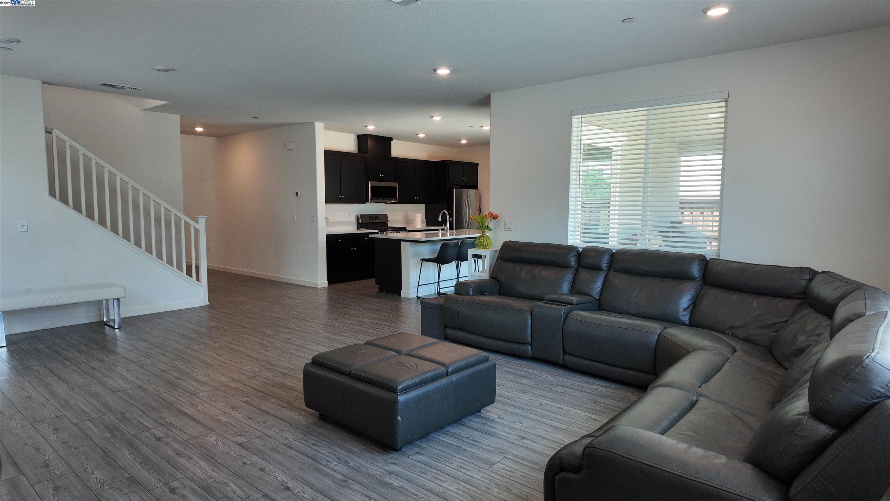 Detail Gallery Image 11 of 27 For 17516 Gemini Ct, Lathrop,  CA 95330 - 4 Beds | 3/1 Baths