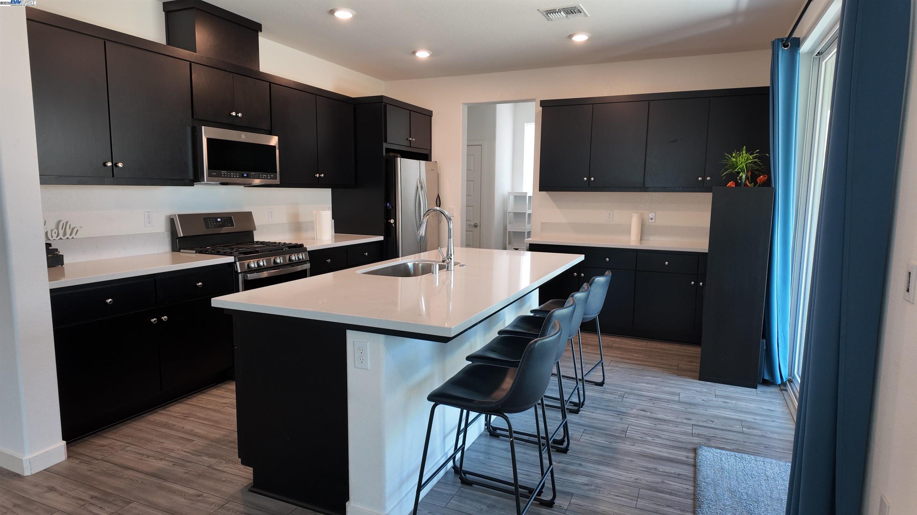 Detail Gallery Image 12 of 27 For 17516 Gemini Ct, Lathrop,  CA 95330 - 4 Beds | 3/1 Baths