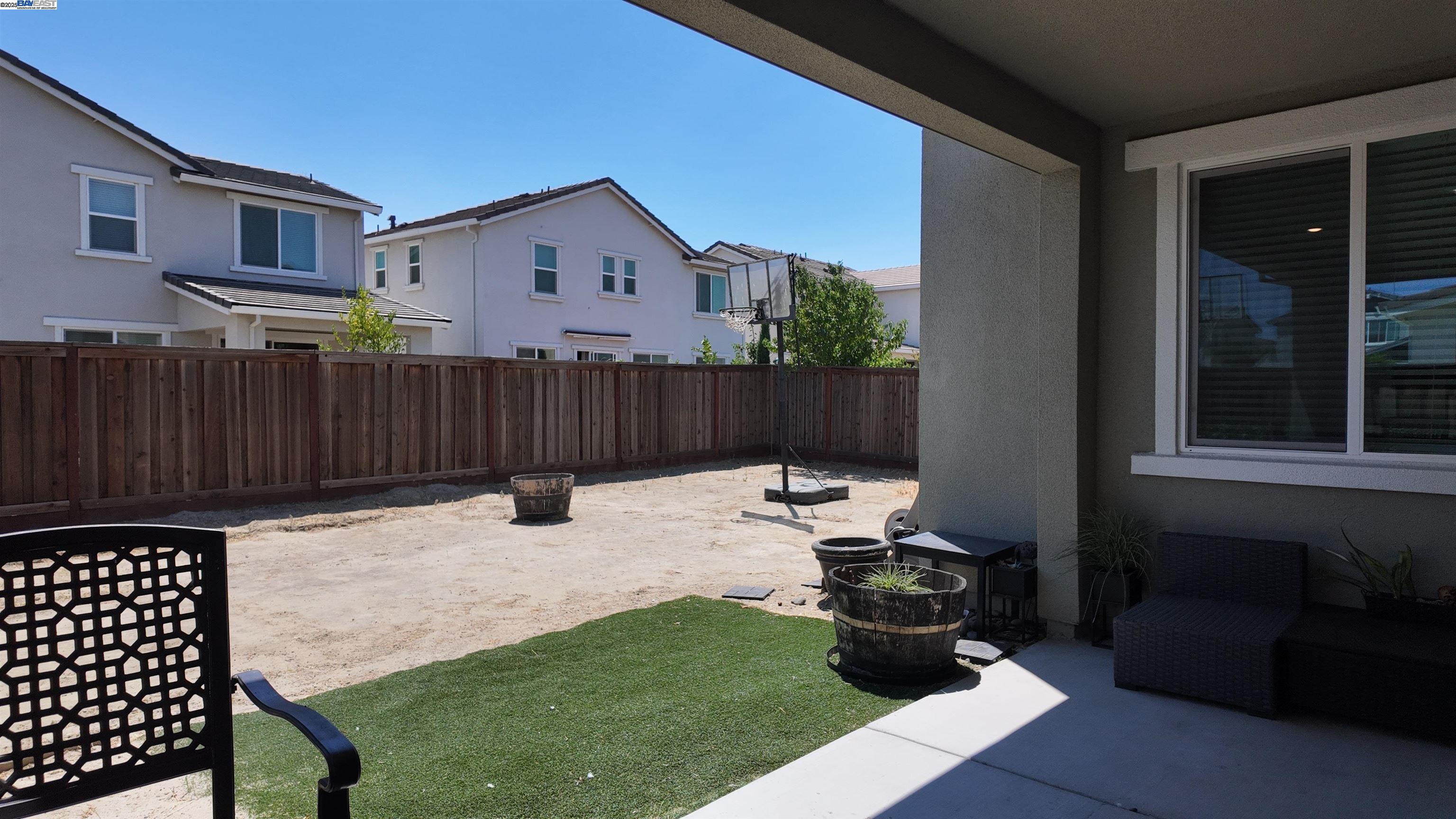 Detail Gallery Image 15 of 27 For 17516 Gemini Ct, Lathrop,  CA 95330 - 4 Beds | 3/1 Baths