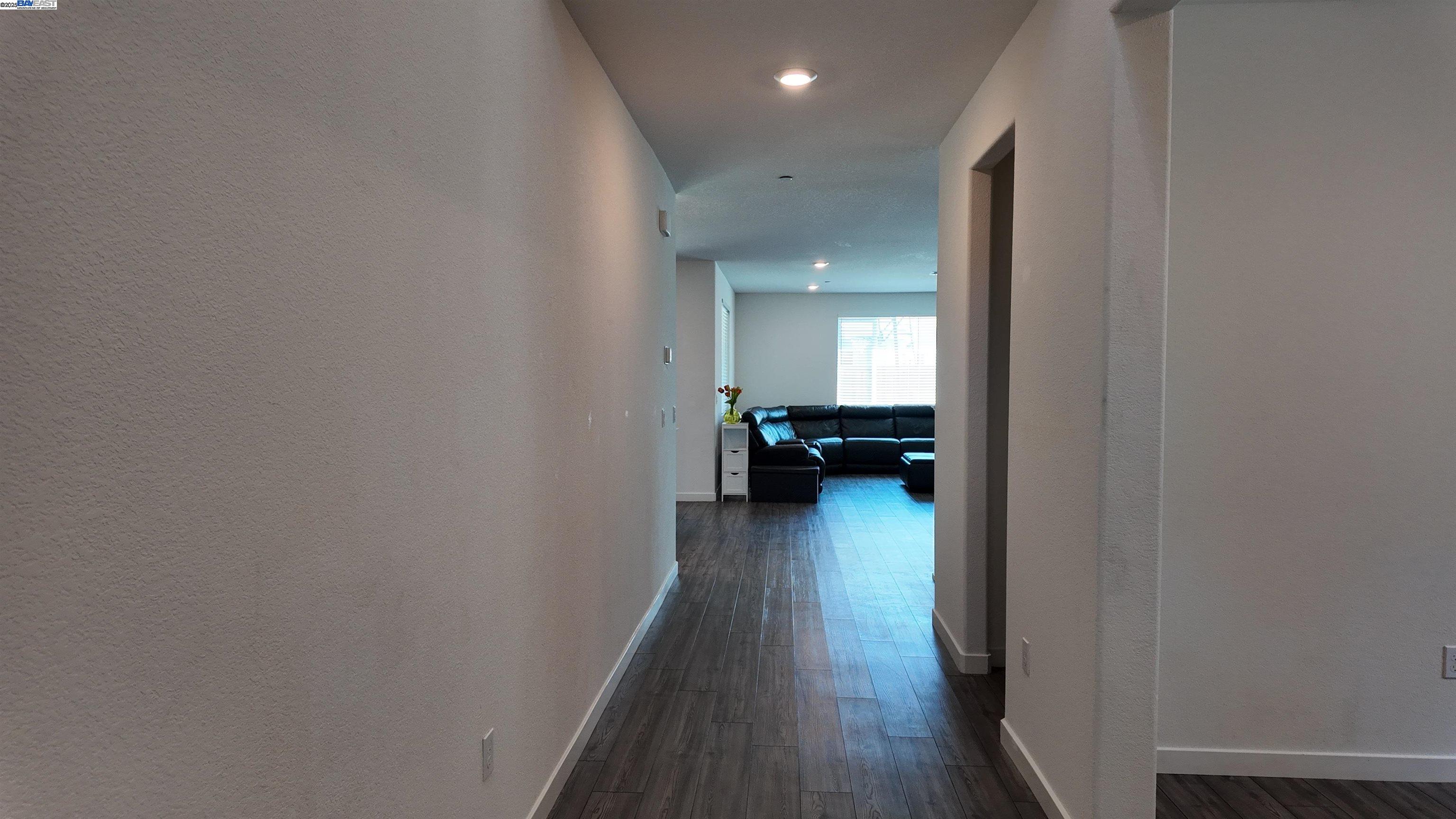 Detail Gallery Image 4 of 27 For 17516 Gemini Ct, Lathrop,  CA 95330 - 4 Beds | 3/1 Baths