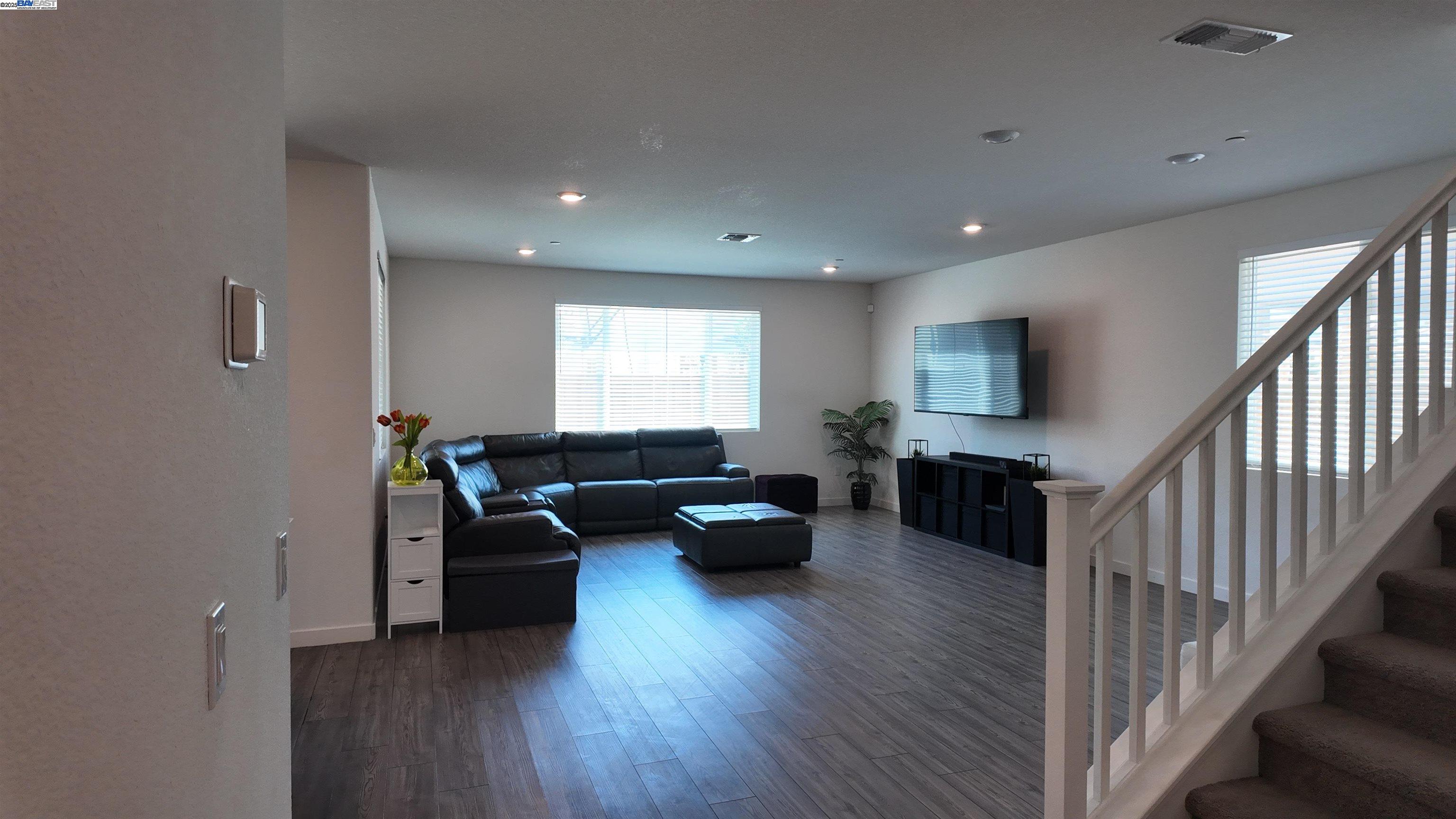Detail Gallery Image 9 of 27 For 17516 Gemini Ct, Lathrop,  CA 95330 - 4 Beds | 3/1 Baths
