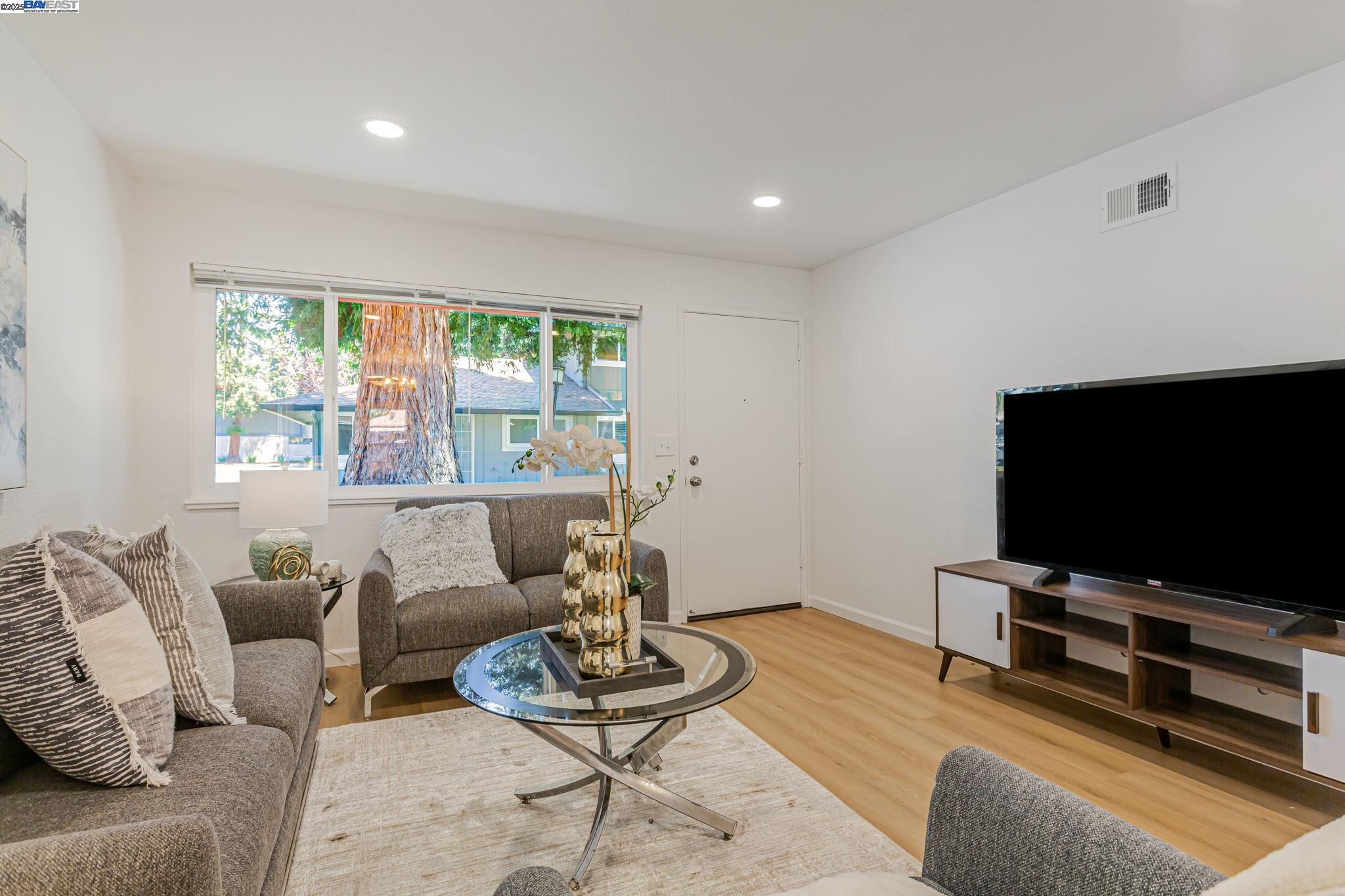 Detail Gallery Image 6 of 32 For 3570 Dalton Cmn, Fremont,  CA 94536 - 2 Beds | 1 Baths
