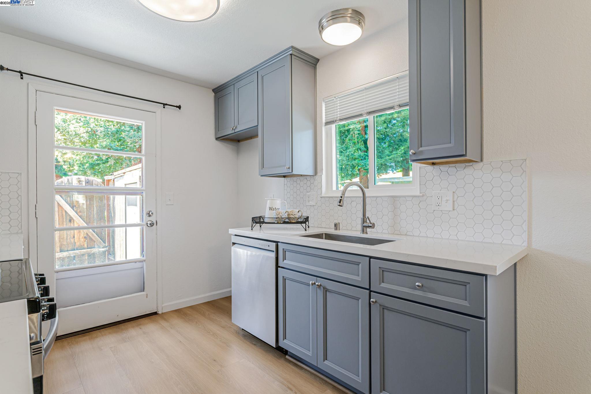 Detail Gallery Image 8 of 32 For 3570 Dalton Cmn, Fremont,  CA 94536 - 2 Beds | 1 Baths
