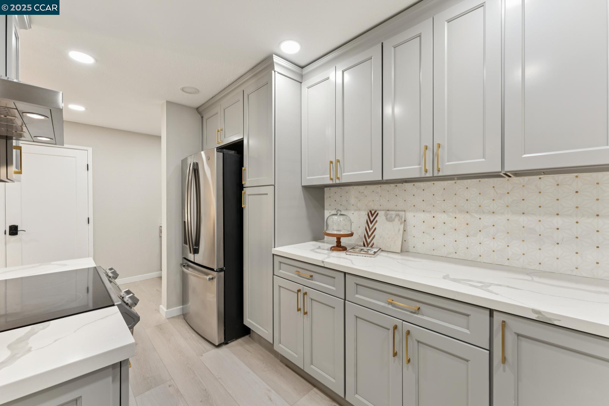 Detail Gallery Image 11 of 38 For 332 Kinross Dr, Walnut Creek,  CA 94598 - 3 Beds | 2/1 Baths