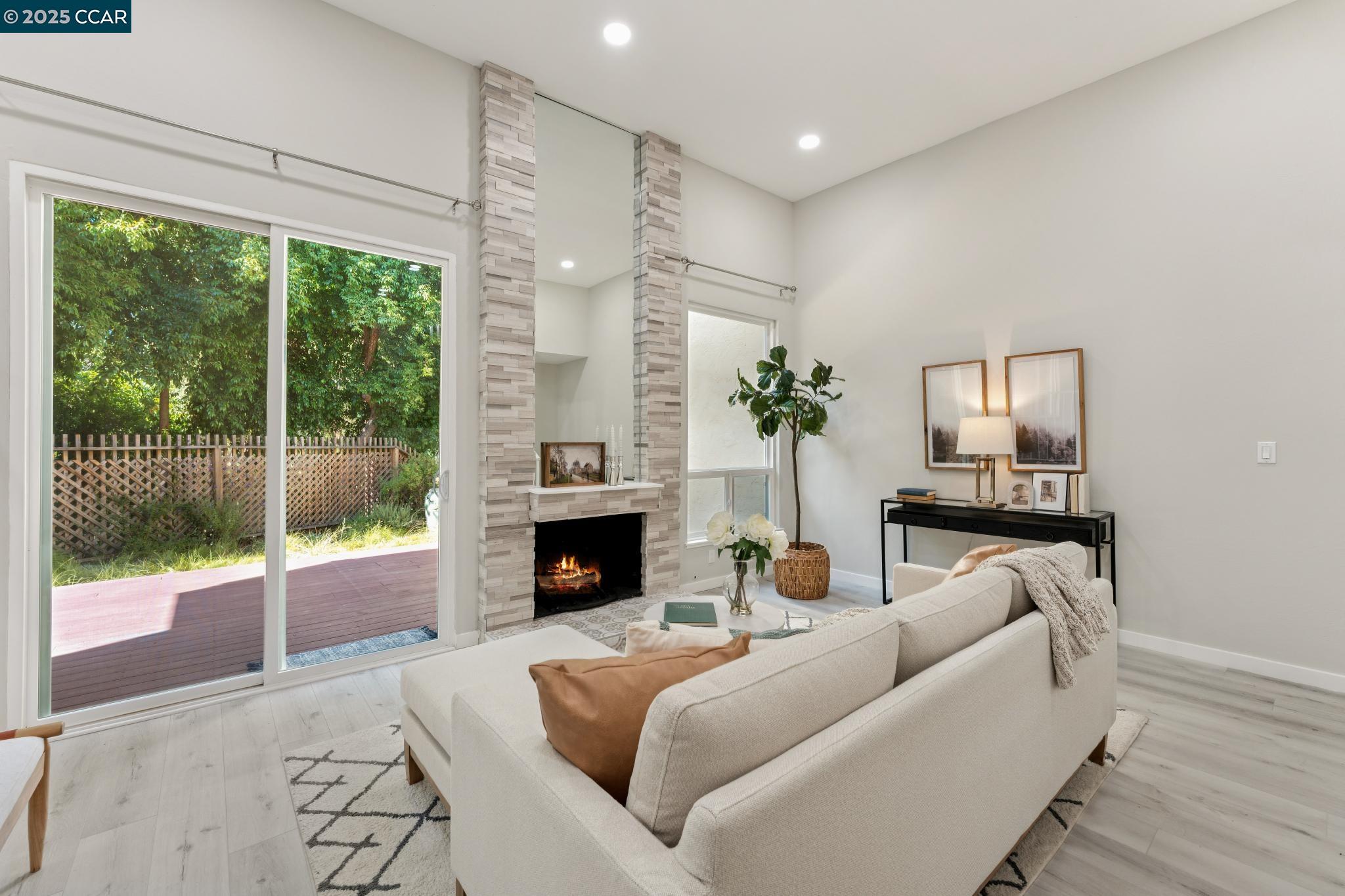 Detail Gallery Image 16 of 38 For 332 Kinross Dr, Walnut Creek,  CA 94598 - 3 Beds | 2/1 Baths