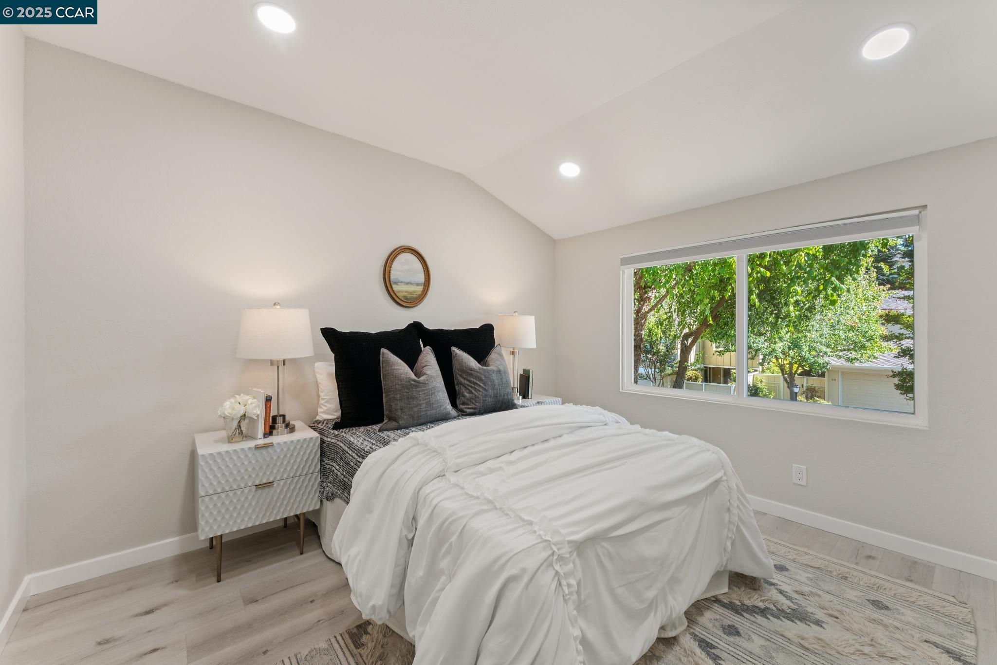 Detail Gallery Image 21 of 38 For 332 Kinross Dr, Walnut Creek,  CA 94598 - 3 Beds | 2/1 Baths