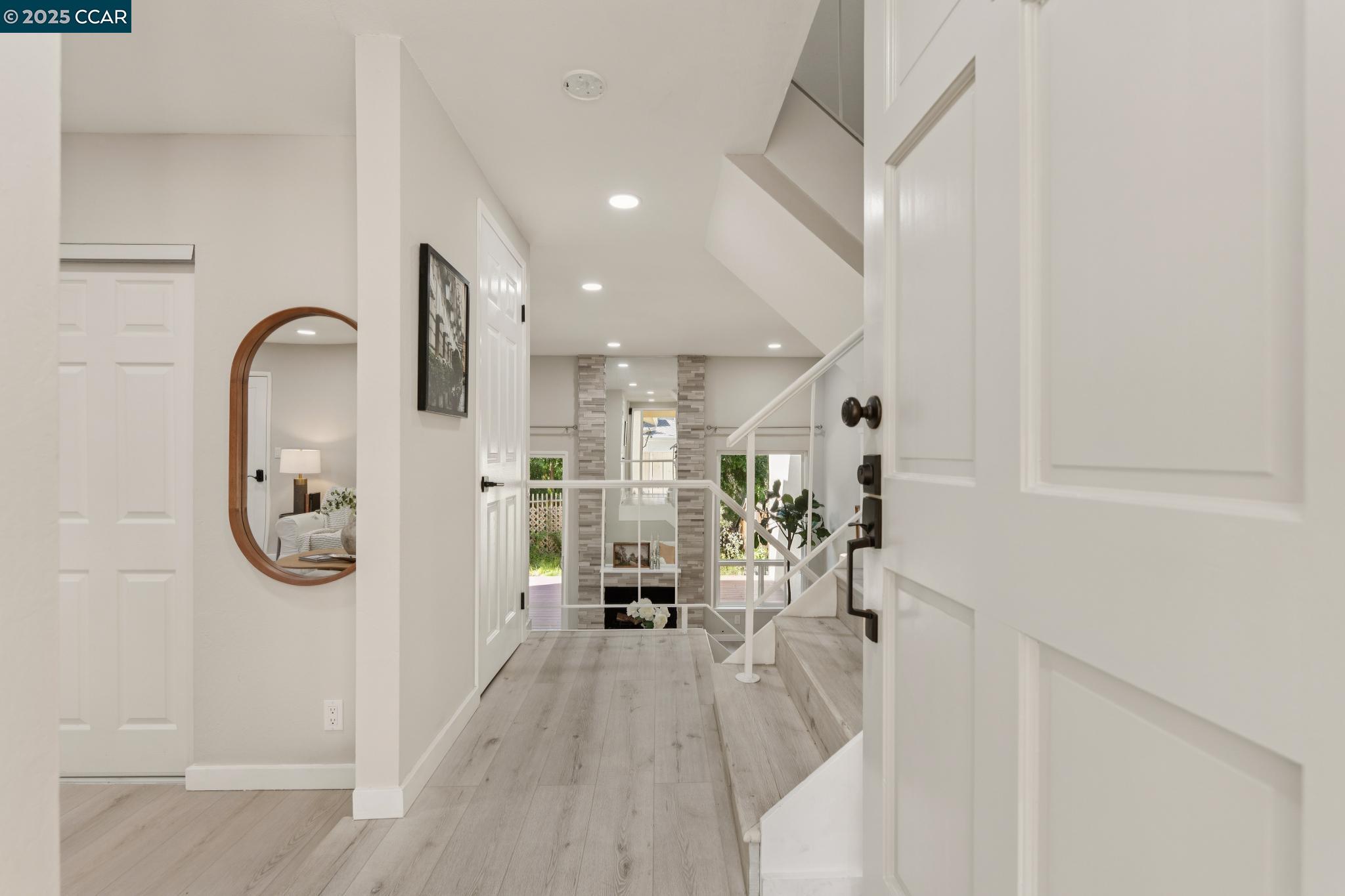 Detail Gallery Image 4 of 38 For 332 Kinross Dr, Walnut Creek,  CA 94598 - 3 Beds | 2/1 Baths