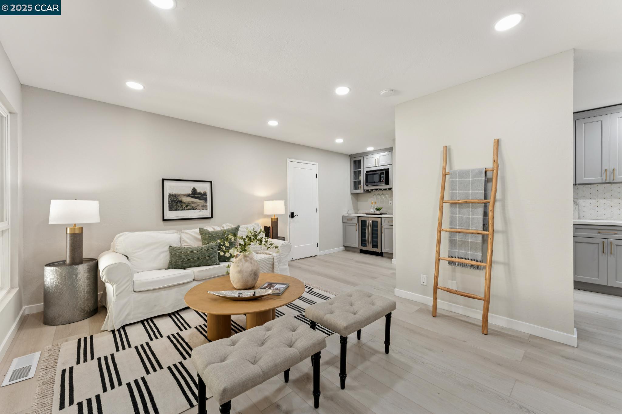 Detail Gallery Image 8 of 38 For 332 Kinross Dr, Walnut Creek,  CA 94598 - 3 Beds | 2/1 Baths