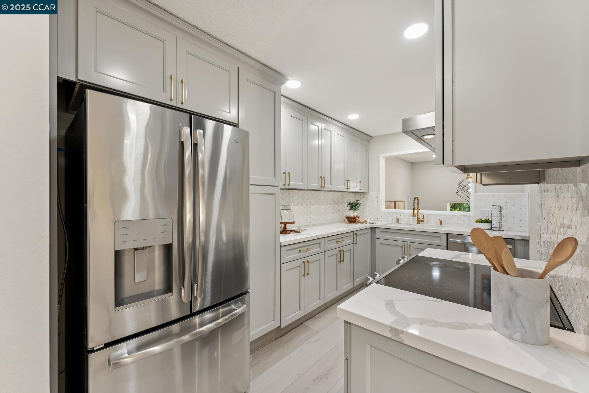 Detail Gallery Image 10 of 38 For 332 Kinross Dr, Walnut Creek,  CA 94598 - 3 Beds | 2/1 Baths