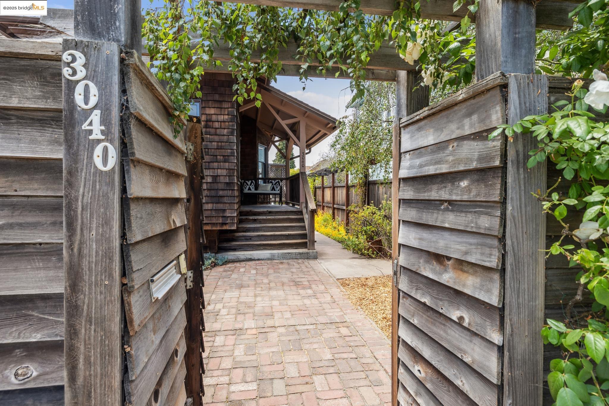 Detail Gallery Image 1 of 1 For 3040 Martin Luther King Jr Way, Berkeley,  CA 94703 - 2 Beds | 1 Baths