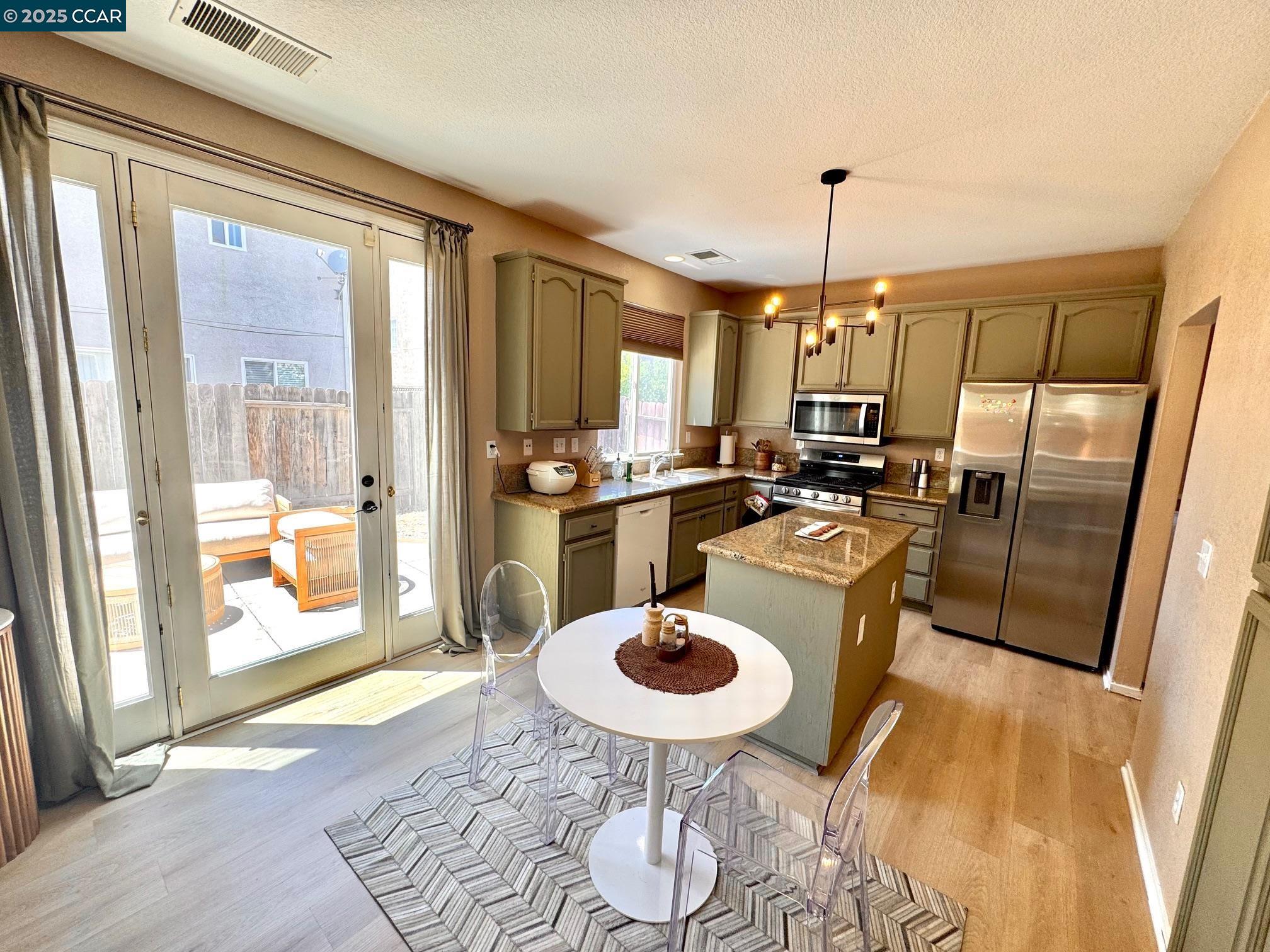 Detail Gallery Image 11 of 17 For 1481 Heatherfield Way, Tracy,  CA 95376 - 3 Beds | 2/1 Baths