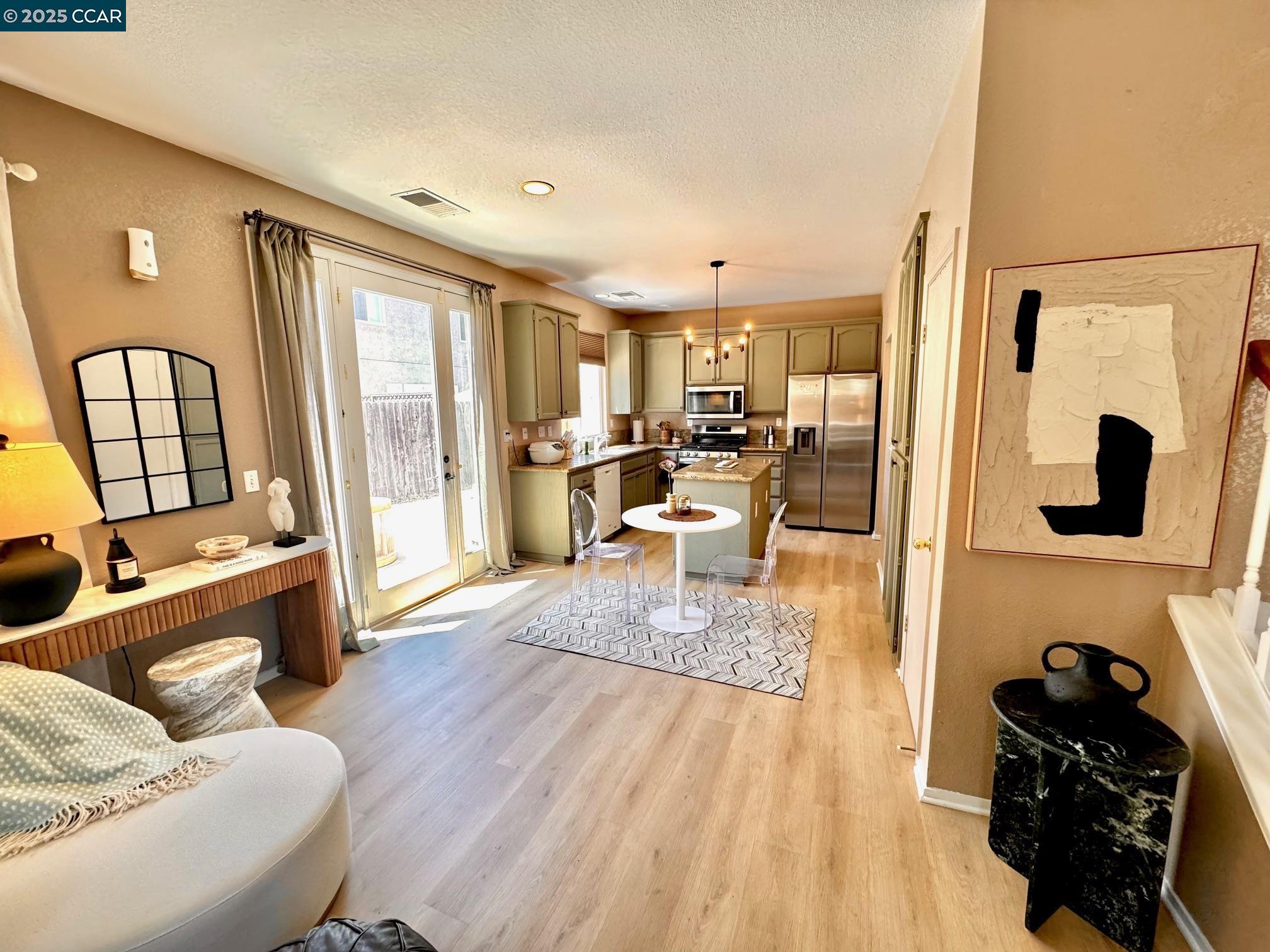 Detail Gallery Image 4 of 17 For 1481 Heatherfield Way, Tracy,  CA 95376 - 3 Beds | 2/1 Baths