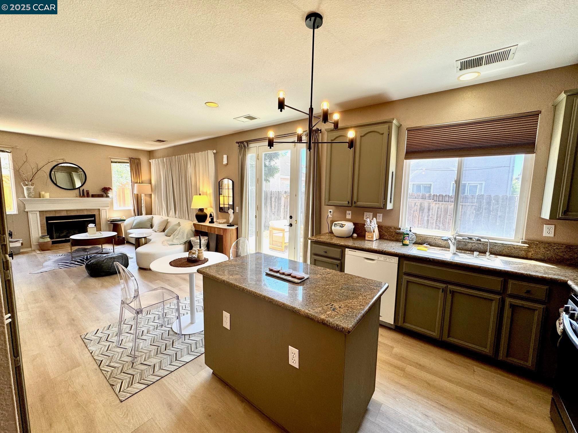 Detail Gallery Image 10 of 17 For 1481 Heatherfield Way, Tracy,  CA 95376 - 3 Beds | 2/1 Baths