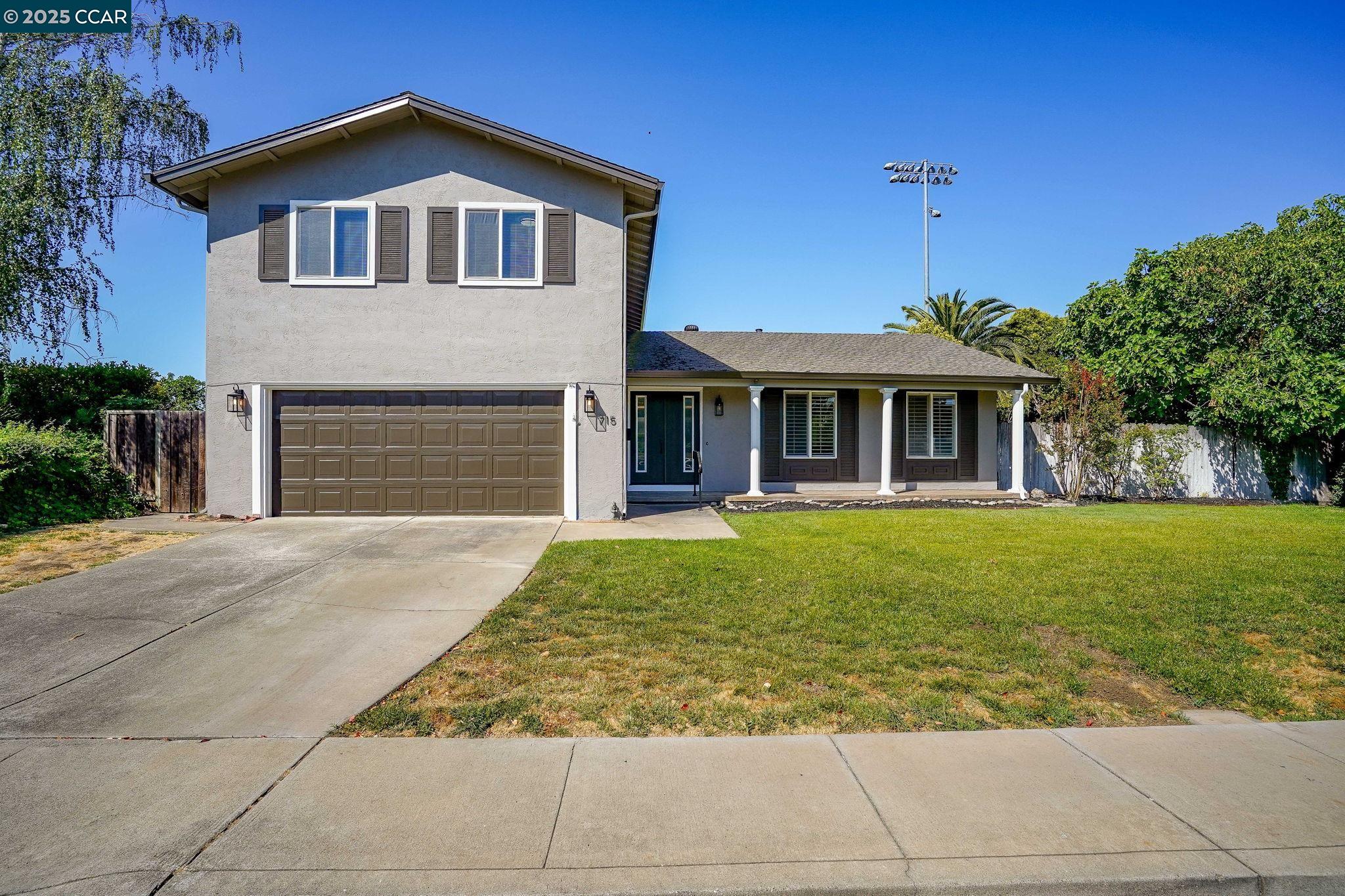 Detail Gallery Image 1 of 1 For 715 Graymont Circle, Concord,  CA 94518 - 4 Beds | 2/1 Baths