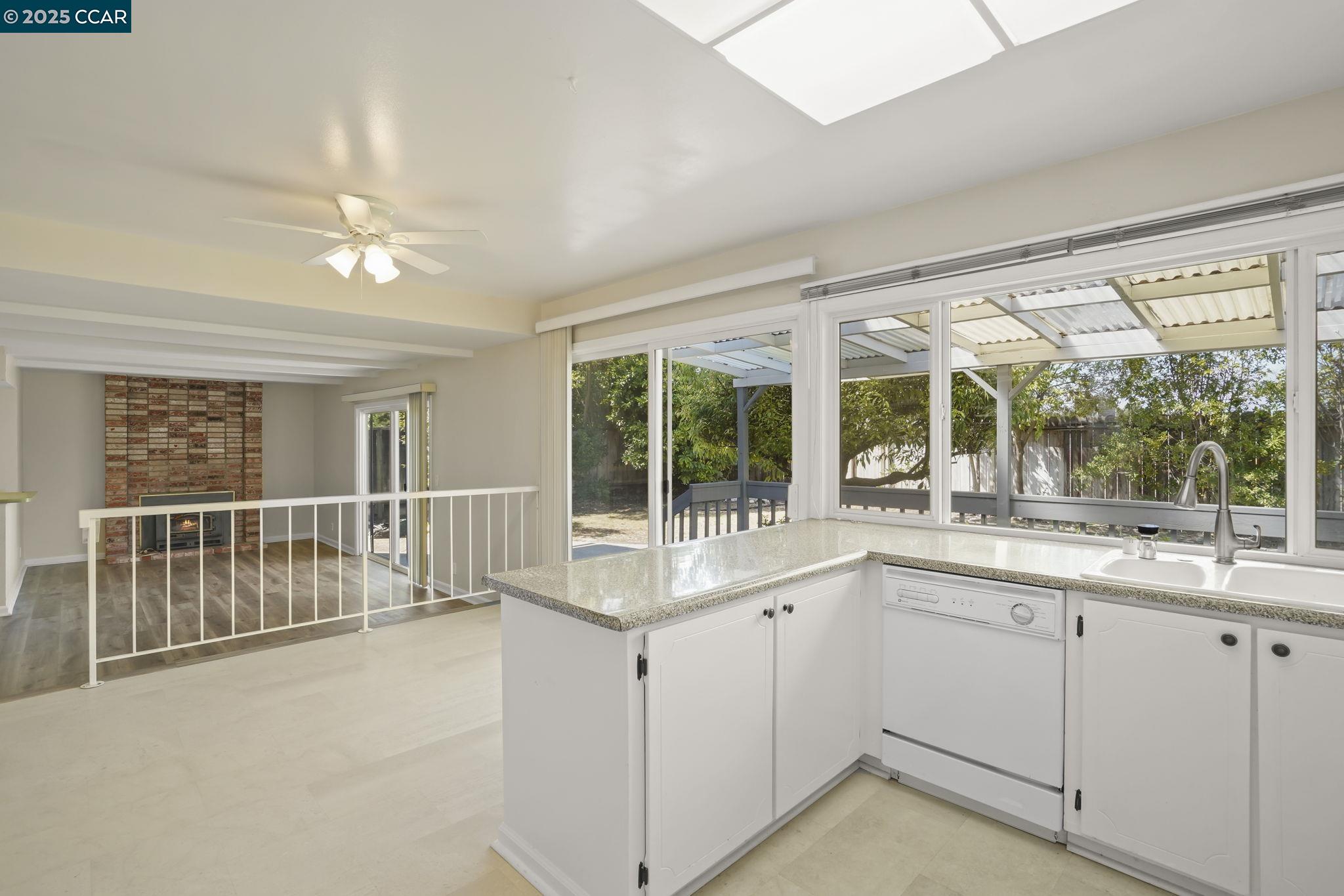 Detail Gallery Image 11 of 37 For 715 Graymont Circle, Concord,  CA 94518 - 4 Beds | 2/1 Baths
