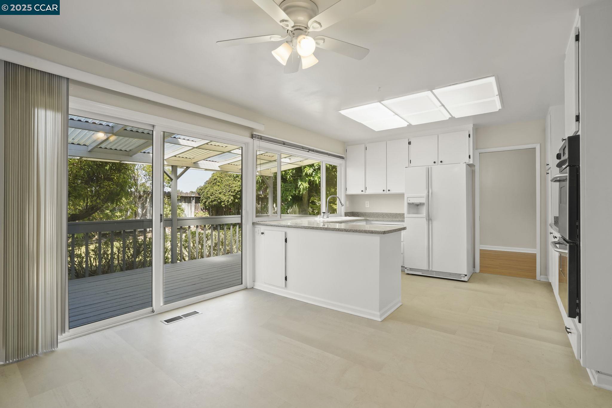 Detail Gallery Image 12 of 37 For 715 Graymont Circle, Concord,  CA 94518 - 4 Beds | 2/1 Baths