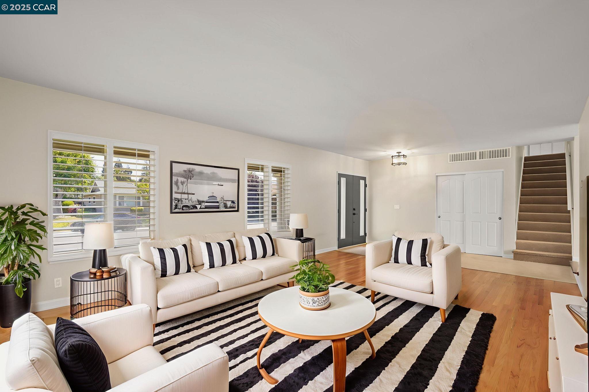 Detail Gallery Image 3 of 37 For 715 Graymont Circle, Concord,  CA 94518 - 4 Beds | 2/1 Baths