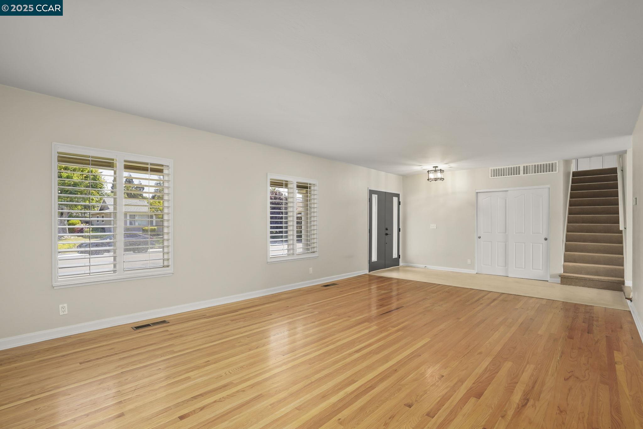 Detail Gallery Image 4 of 37 For 715 Graymont Circle, Concord,  CA 94518 - 4 Beds | 2/1 Baths