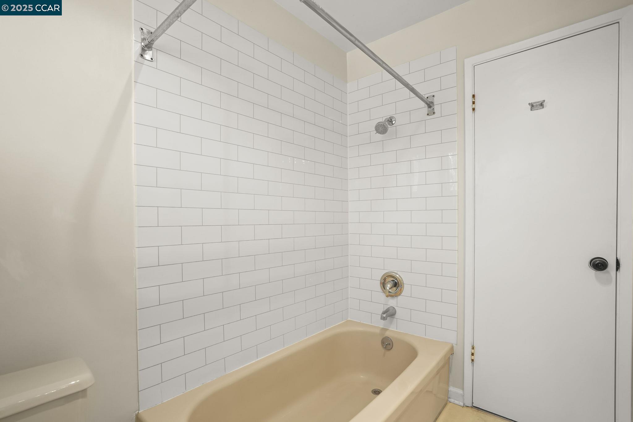 Detail Gallery Image 32 of 37 For 715 Graymont Circle, Concord,  CA 94518 - 4 Beds | 2/1 Baths