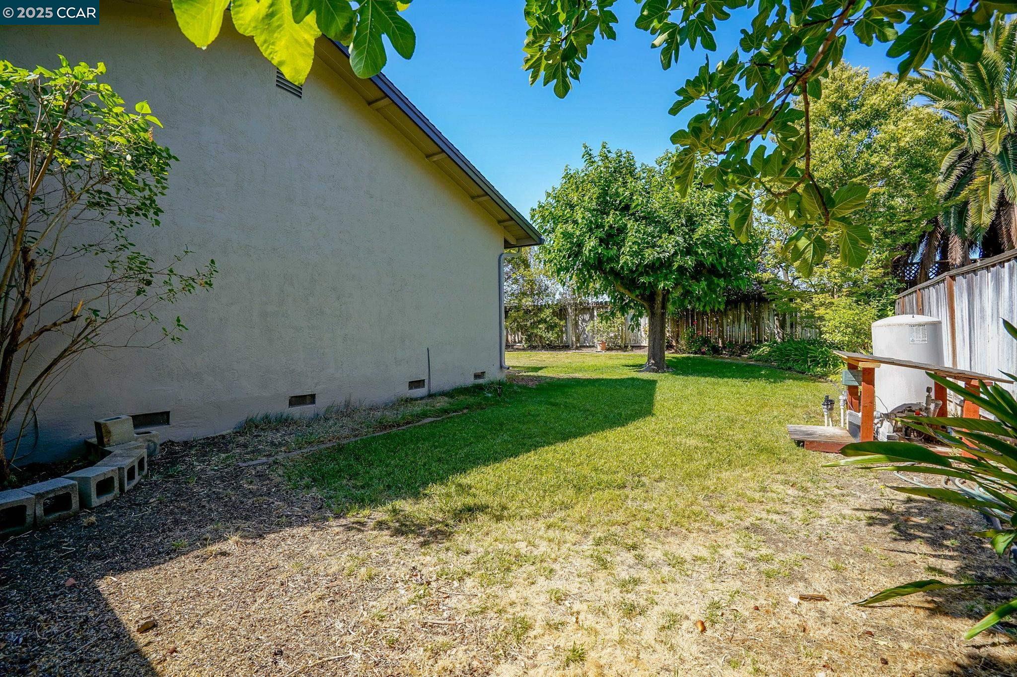 Detail Gallery Image 35 of 37 For 715 Graymont Circle, Concord,  CA 94518 - 4 Beds | 2/1 Baths