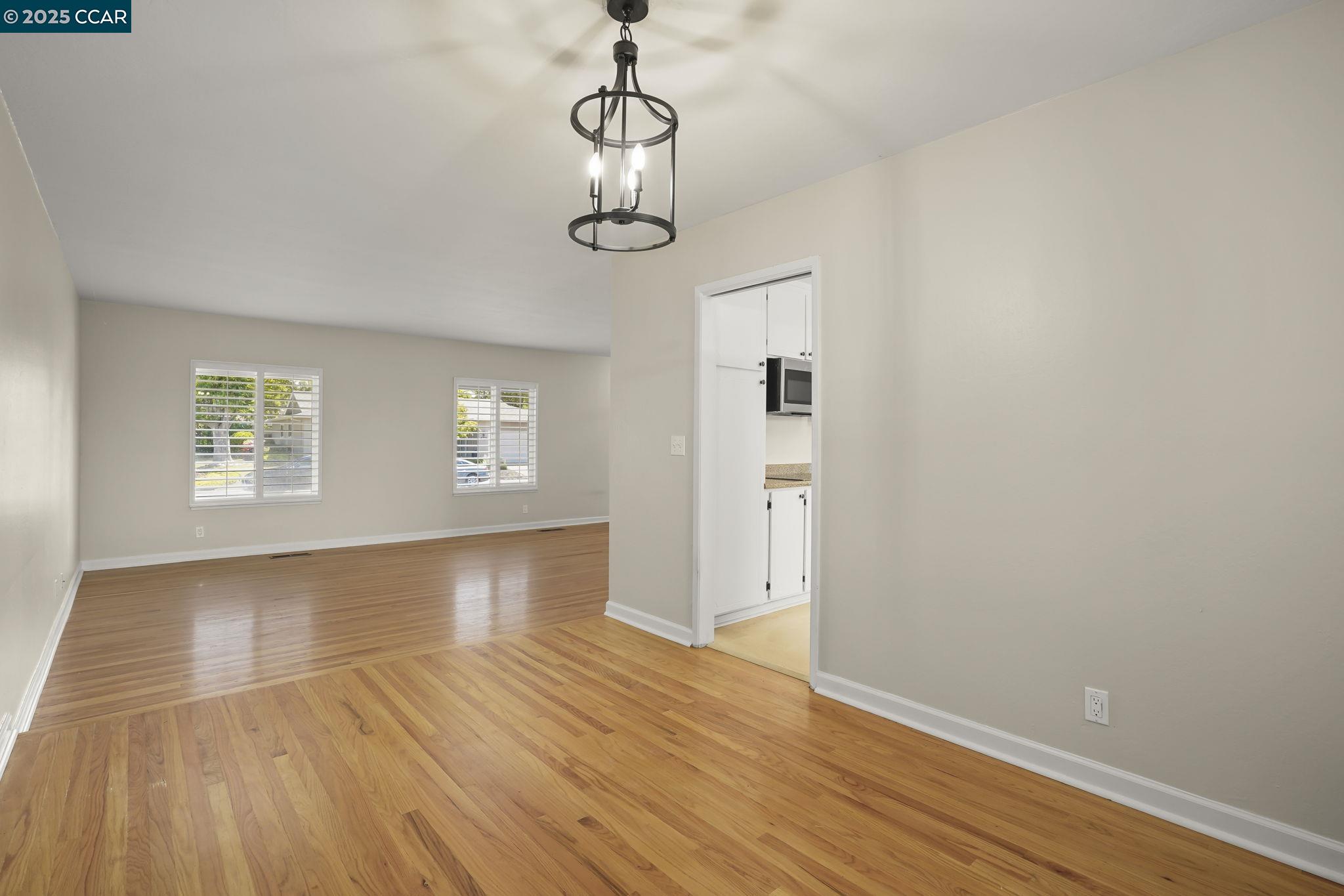 Detail Gallery Image 6 of 37 For 715 Graymont Circle, Concord,  CA 94518 - 4 Beds | 2/1 Baths