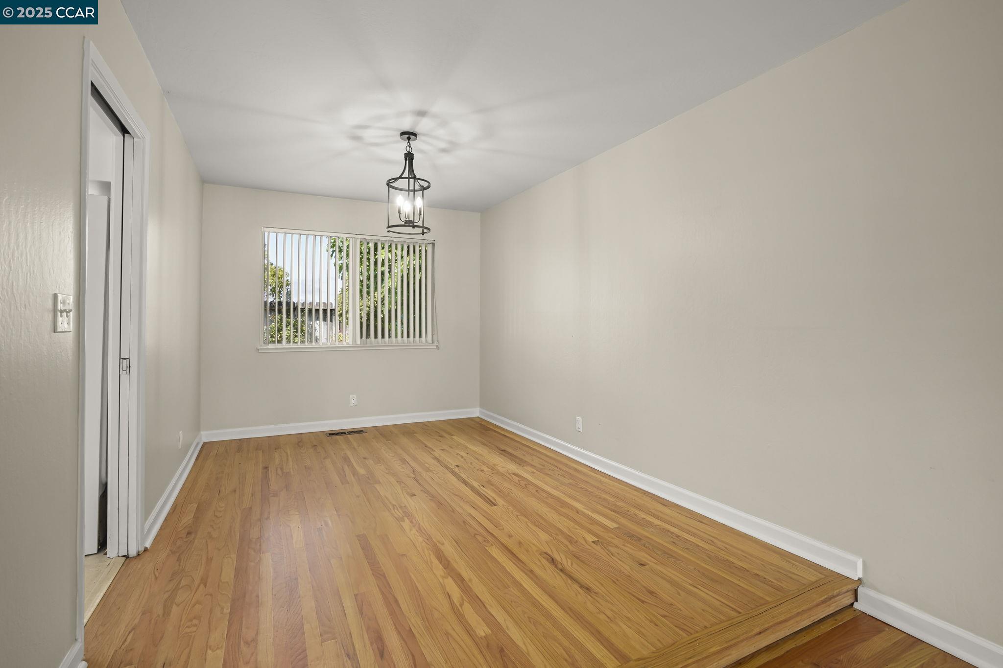 Detail Gallery Image 8 of 37 For 715 Graymont Circle, Concord,  CA 94518 - 4 Beds | 2/1 Baths