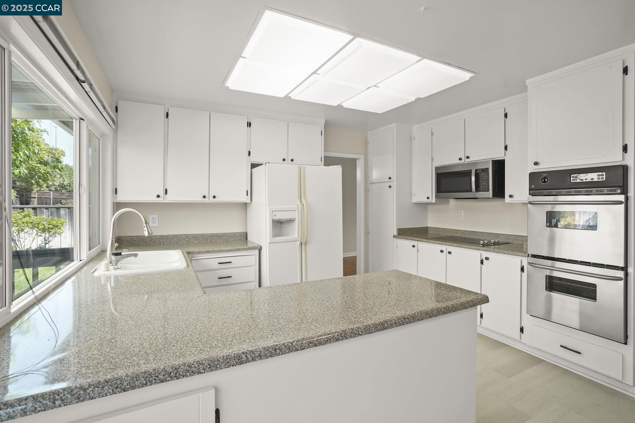 Detail Gallery Image 9 of 37 For 715 Graymont Circle, Concord,  CA 94518 - 4 Beds | 2/1 Baths