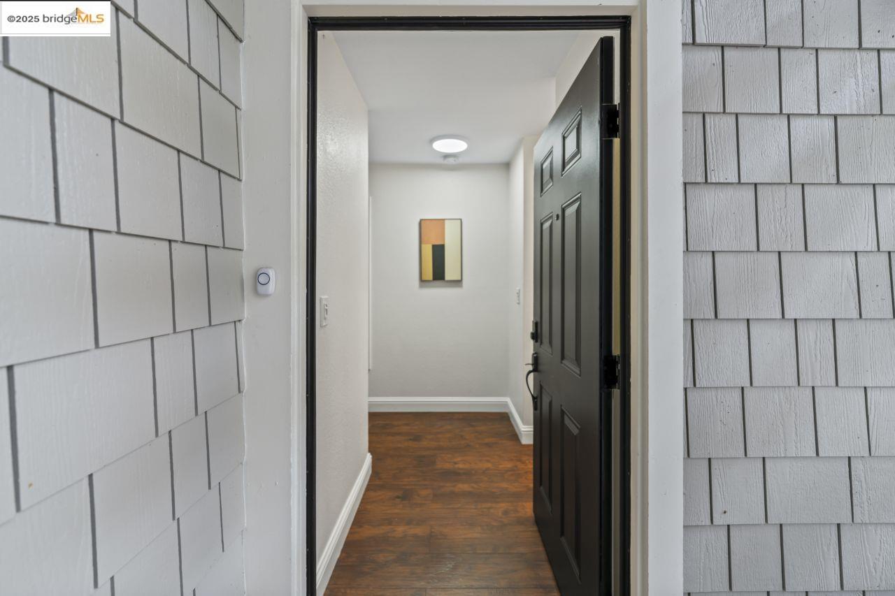 Detail Gallery Image 11 of 33 For 50 Emery Bay Drive, Emeryville,  CA 94608 - 2 Beds | 1 Baths