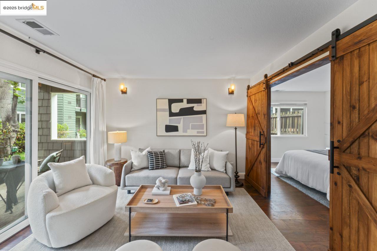 Detail Gallery Image 15 of 33 For 50 Emery Bay Drive, Emeryville,  CA 94608 - 2 Beds | 1 Baths