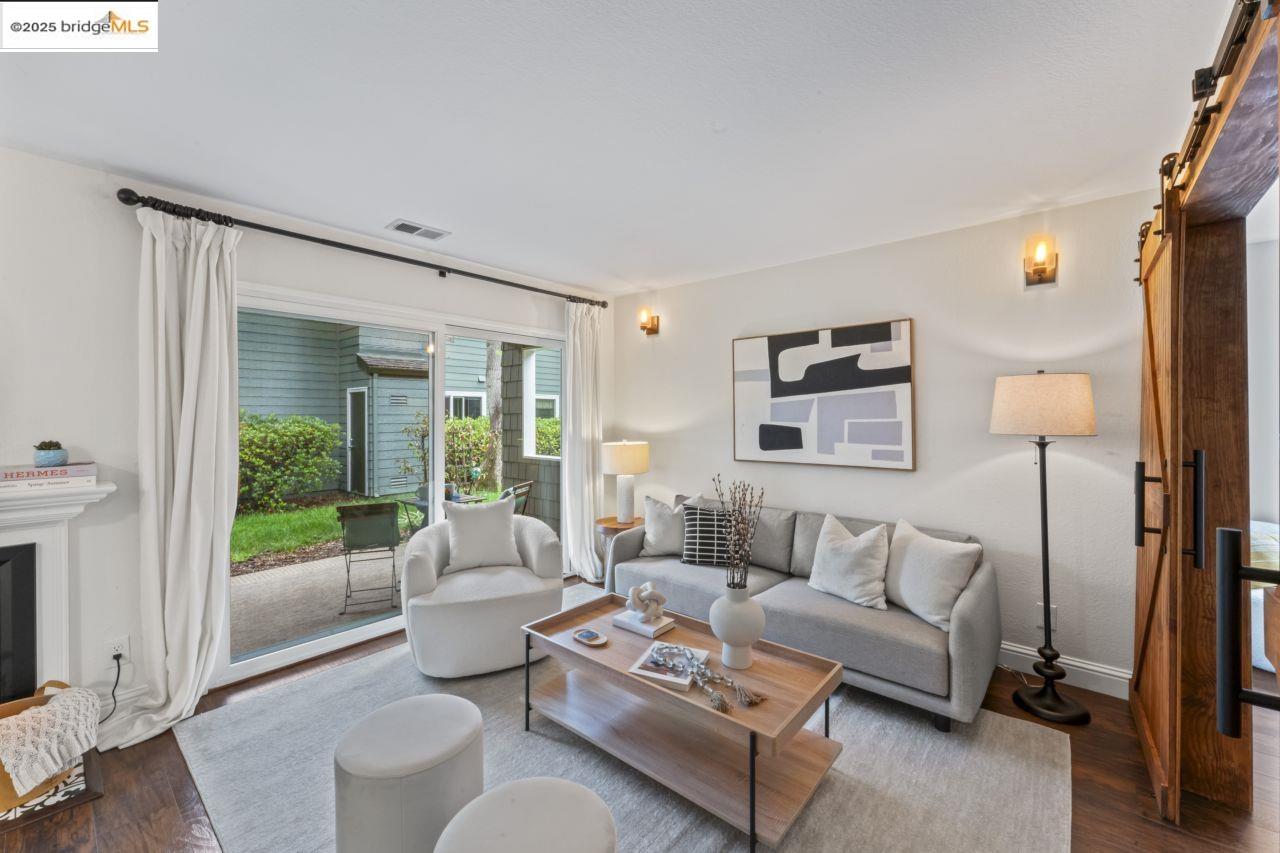 Detail Gallery Image 16 of 33 For 50 Emery Bay Drive, Emeryville,  CA 94608 - 2 Beds | 1 Baths