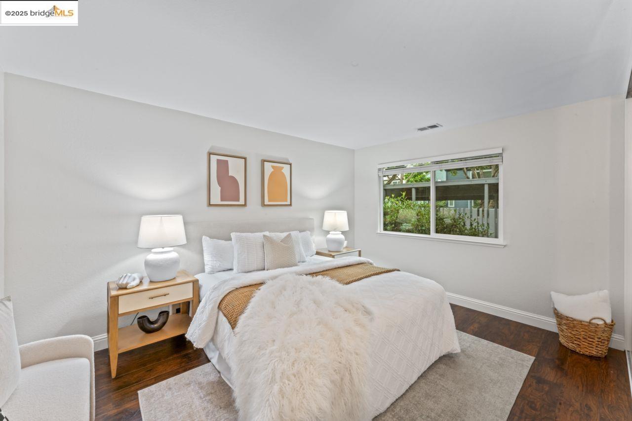 Detail Gallery Image 4 of 33 For 50 Emery Bay Drive, Emeryville,  CA 94608 - 2 Beds | 1 Baths