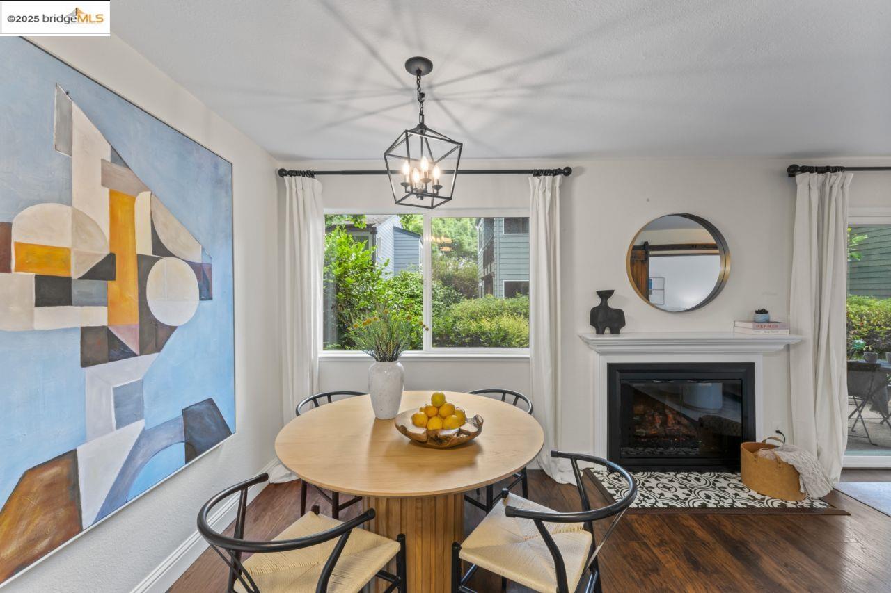 Detail Gallery Image 6 of 33 For 50 Emery Bay Drive, Emeryville,  CA 94608 - 2 Beds | 1 Baths