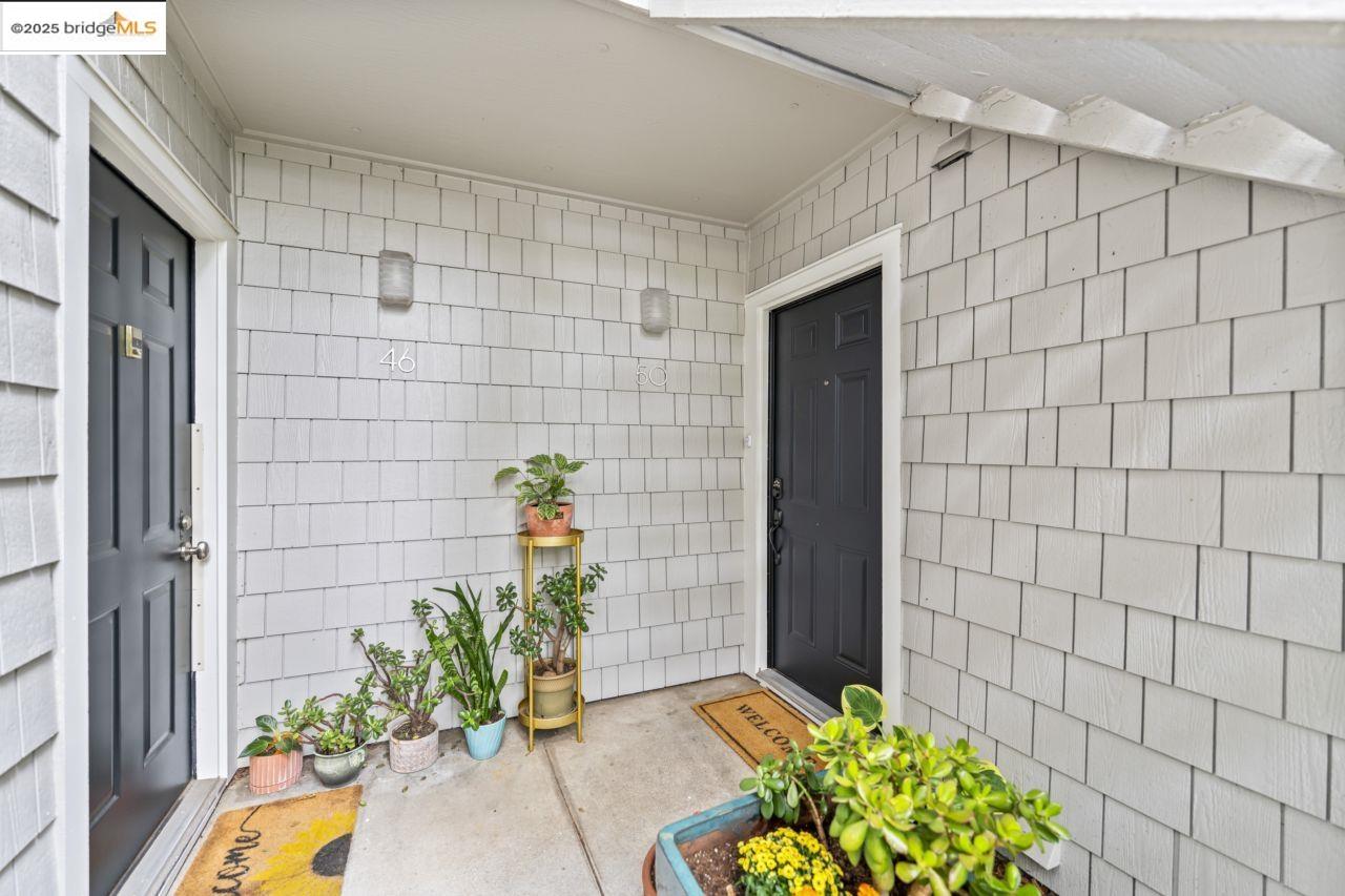 Detail Gallery Image 10 of 33 For 50 Emery Bay Drive, Emeryville,  CA 94608 - 2 Beds | 1 Baths